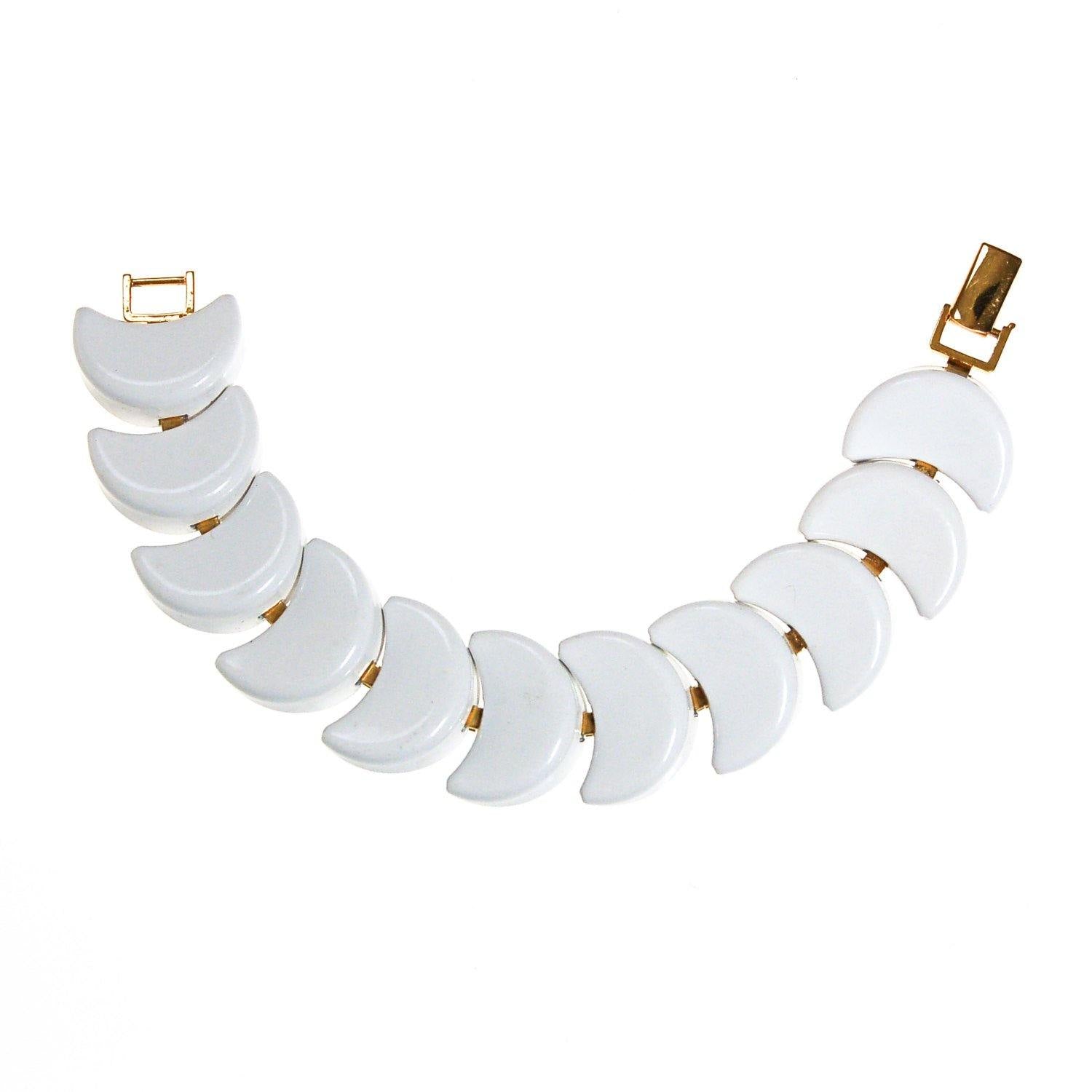 Napier White Chain Link Bracelet, White Enamel, Scalloped Link, Mid Century Modern, Gold Tone, Designer Vintage Jewelry by Napier - Vintage Meet Modern Vintage Jewelry - Chicago, Illinois - #oldhollywoodglamour #vintagemeetmodern #designervintage #jewelrybox #antiquejewelry #vintagejewelry