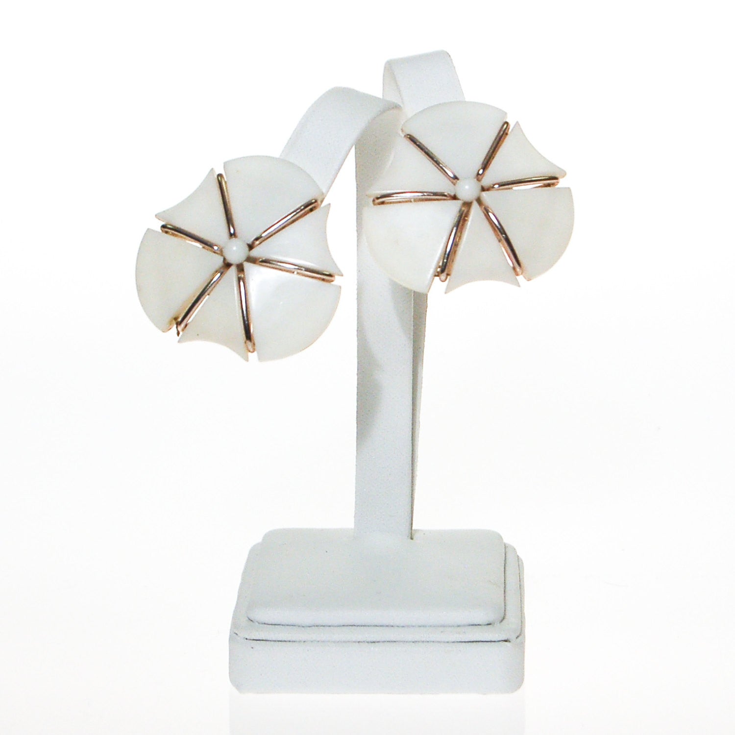 Mod White Thermoset Statement Earrings by Unsigned Beauty - Vintage Meet Modern Vintage Jewelry - Chicago, Illinois - #oldhollywoodglamour #vintagemeetmodern #designervintage #jewelrybox #antiquejewelry #vintagejewelry