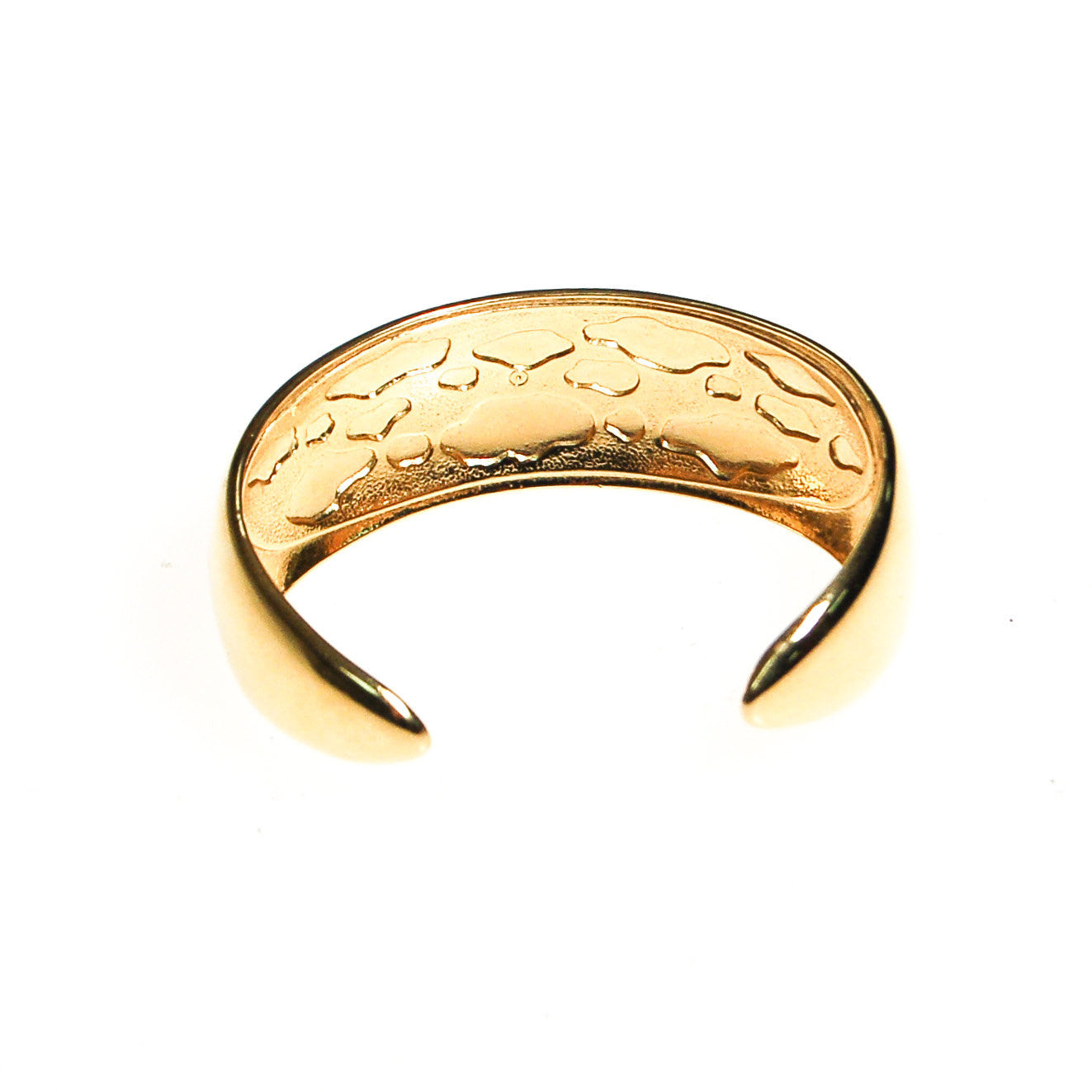 White and Gold Leopard Print Cuff Bracelet by Unsigned Beauty - Vintage Meet Modern Vintage Jewelry - Chicago, Illinois - #oldhollywoodglamour #vintagemeetmodern #designervintage #jewelrybox #antiquejewelry #vintagejewelry