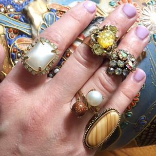 Aurora Borealis Rhinestone Cluster Cocktail Ring by Unsigned Beauty - Vintage Meet Modern Vintage Jewelry - Chicago, Illinois - #oldhollywoodglamour #vintagemeetmodern #designervintage #jewelrybox #antiquejewelry #vintagejewelry