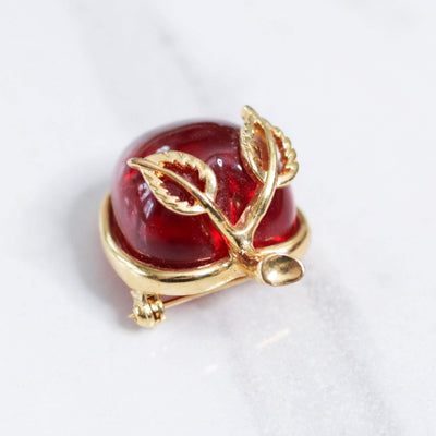 Vintage Juicy Red Apple Lucite Brooch by Unsigned Beauty - Vintage Meet Modern Vintage Jewelry - Chicago, Illinois - #oldhollywoodglamour #vintagemeetmodern #designervintage #jewelrybox #antiquejewelry #vintagejewelry