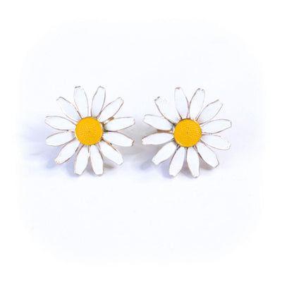 Vintage Accessocraft NYC White and Yellow Daisy Earrings by Accessocraft NYC - Vintage Meet Modern Vintage Jewelry - Chicago, Illinois - #oldhollywoodglamour #vintagemeetmodern #designervintage #jewelrybox #antiquejewelry #vintagejewelry