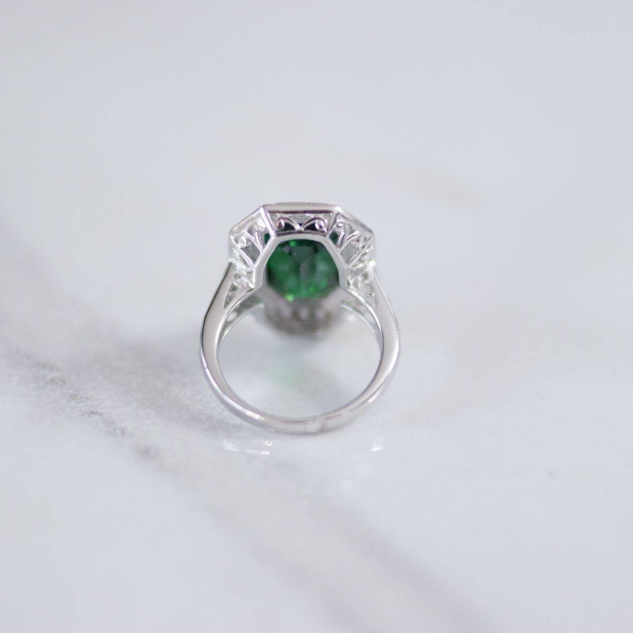 Vintage Emerald Crystal Cocktail Ring by Unsigned Beauty - Vintage Meet Modern Vintage Jewelry - Chicago, Illinois - #oldhollywoodglamour #vintagemeetmodern #designervintage #jewelrybox #antiquejewelry #vintagejewelry