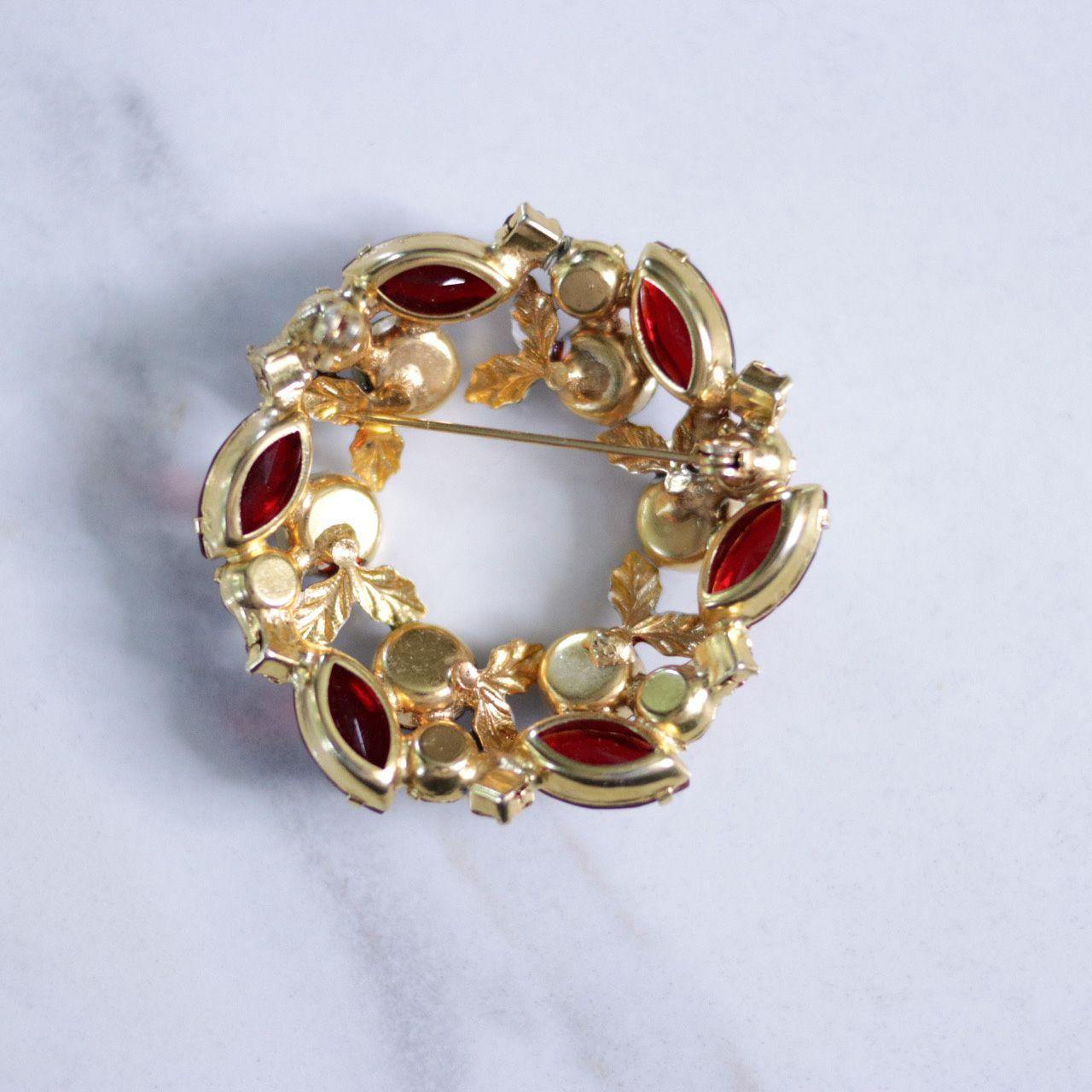 Vintage Red and Pink Rhinestone Brooch by Unsigned Beauty - Vintage Meet Modern Vintage Jewelry - Chicago, Illinois - #oldhollywoodglamour #vintagemeetmodern #designervintage #jewelrybox #antiquejewelry #vintagejewelry