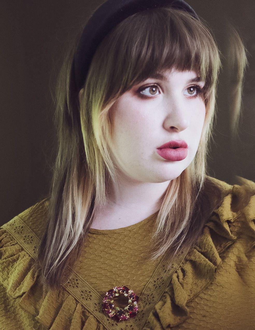 Vintage Red and Pink Rhinestone Brooch by Unsigned Beauty - Vintage Meet Modern Vintage Jewelry - Chicago, Illinois - #oldhollywoodglamour #vintagemeetmodern #designervintage #jewelrybox #antiquejewelry #vintagejewelry