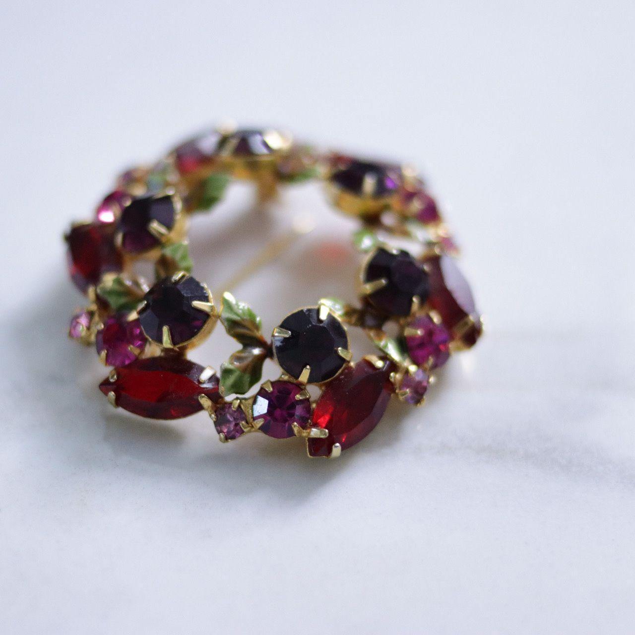 Vintage Red and Pink Rhinestone Brooch by Unsigned Beauty - Vintage Meet Modern Vintage Jewelry - Chicago, Illinois - #oldhollywoodglamour #vintagemeetmodern #designervintage #jewelrybox #antiquejewelry #vintagejewelry