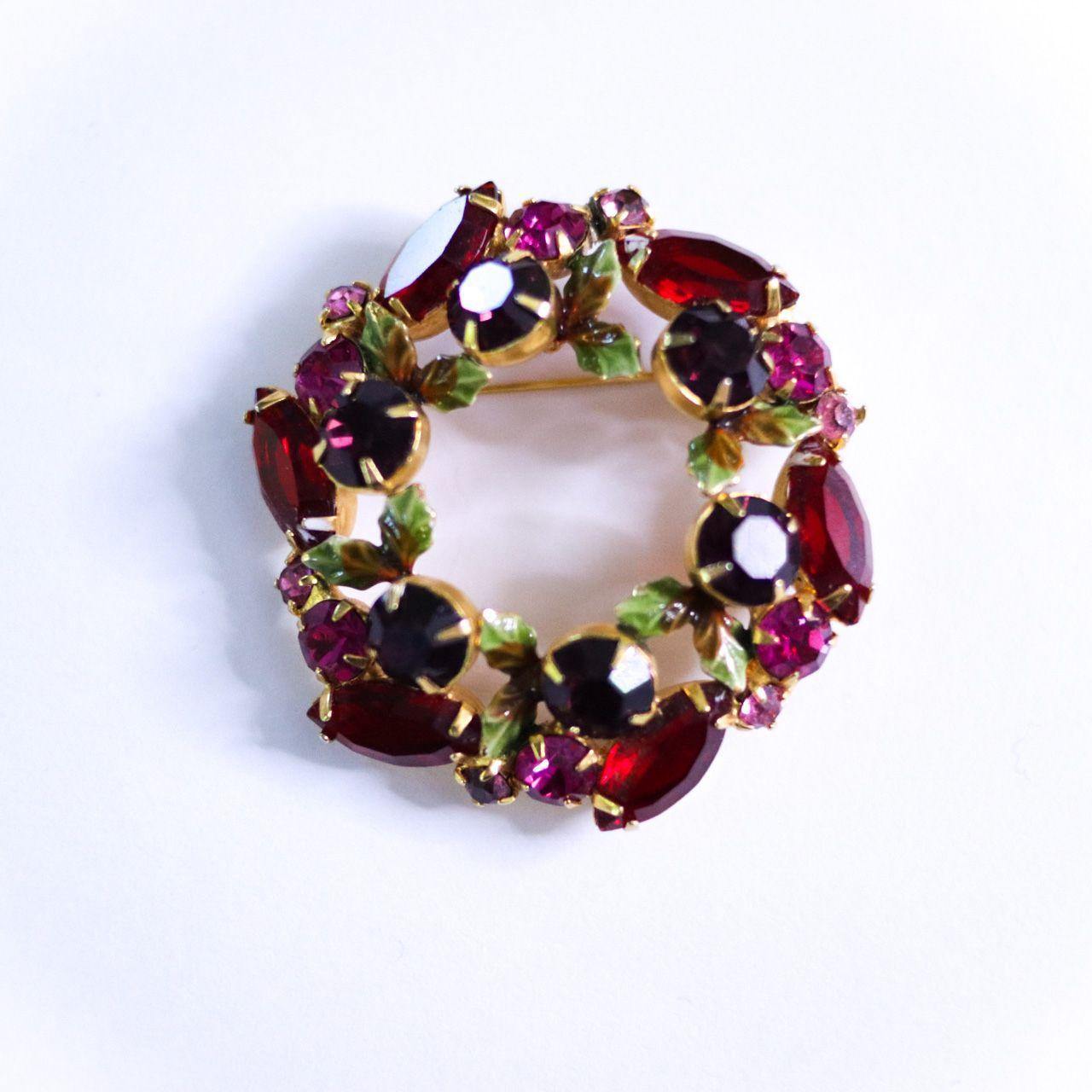 Vintage Red and Pink Rhinestone Brooch by Unsigned Beauty - Vintage Meet Modern Vintage Jewelry - Chicago, Illinois - #oldhollywoodglamour #vintagemeetmodern #designervintage #jewelrybox #antiquejewelry #vintagejewelry