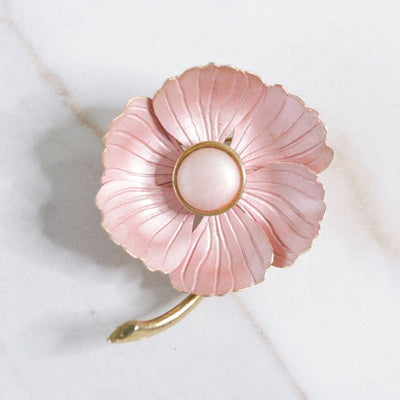 Vintage Pearl Pink Floral Brooch by Unsigned Beauty - Vintage Meet Modern Vintage Jewelry - Chicago, Illinois - #oldhollywoodglamour #vintagemeetmodern #designervintage #jewelrybox #antiquejewelry #vintagejewelry