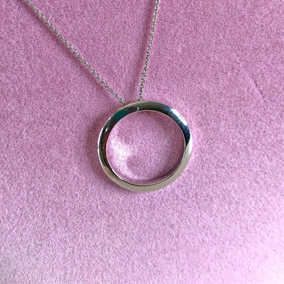 Vintage Floating Circle Sterling Silver Necklace by Hallmarked 925 - Vintage Meet Modern Vintage Jewelry - Chicago, Illinois - #oldhollywoodglamour #vintagemeetmodern #designervintage #jewelrybox #antiquejewelry #vintagejewelry