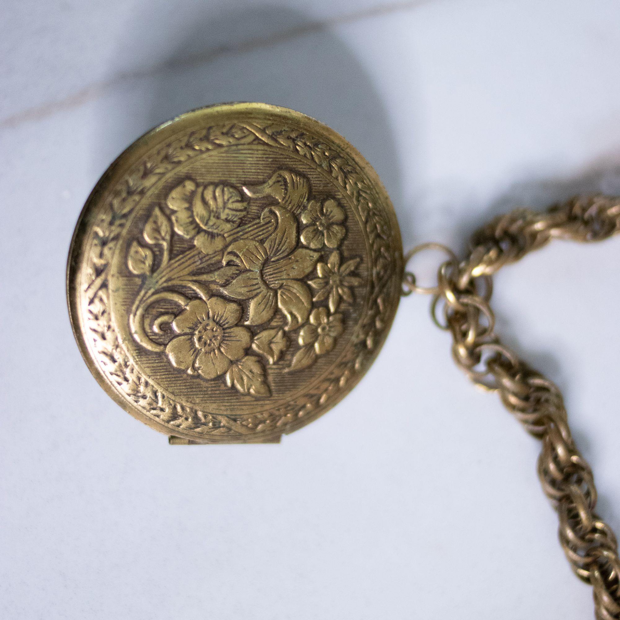 Vintage Chunky Gold Medallion Locket with Faux Pearls by Unsigned Beauty - Vintage Meet Modern Vintage Jewelry - Chicago, Illinois - #oldhollywoodglamour #vintagemeetmodern #designervintage #jewelrybox #antiquejewelry #vintagejewelry