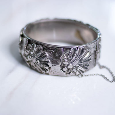 Vintage Silver Acanthus Leave Cuff Bracelet by Unsigned Beauty - Vintage Meet Modern Vintage Jewelry - Chicago, Illinois - #oldhollywoodglamour #vintagemeetmodern #designervintage #jewelrybox #antiquejewelry #vintagejewelry