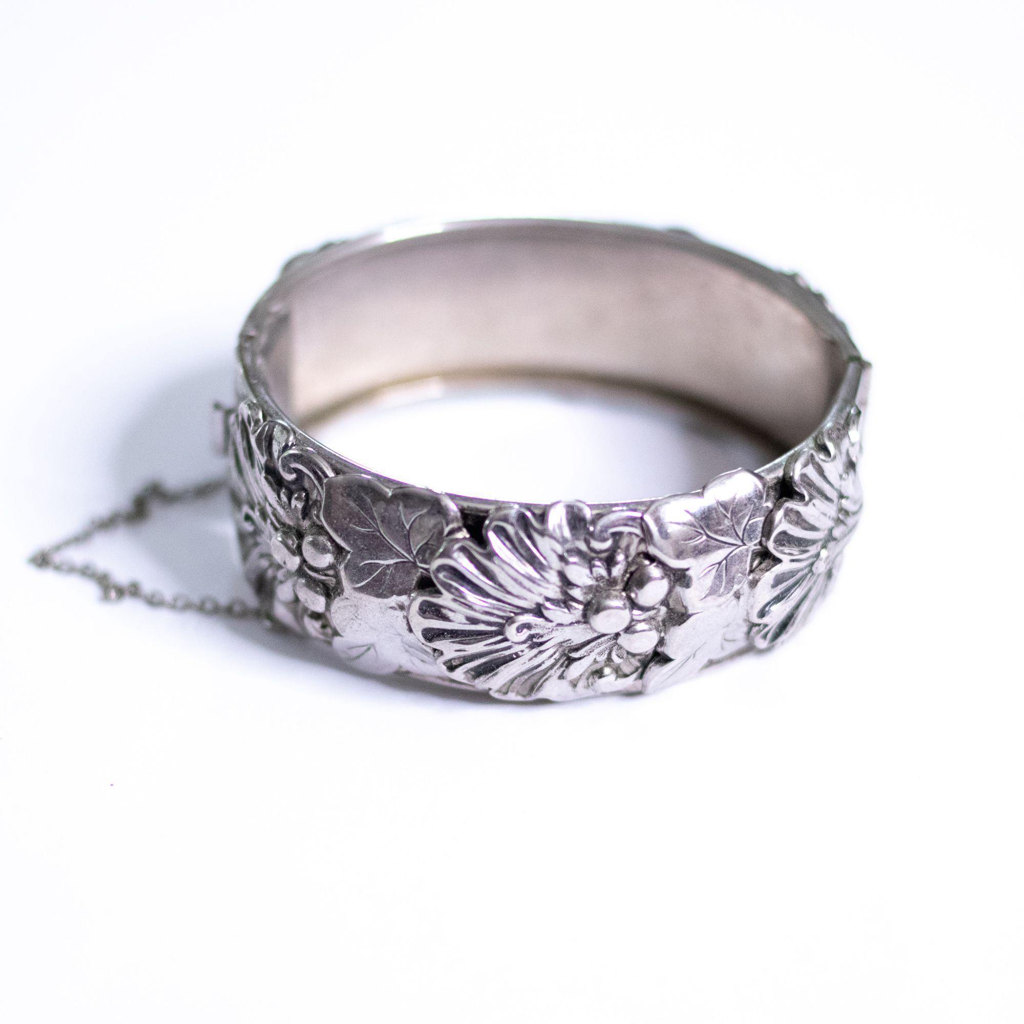 Vintage Silver Acanthus Leave Cuff Bracelet by Unsigned Beauty - Vintage Meet Modern Vintage Jewelry - Chicago, Illinois - #oldhollywoodglamour #vintagemeetmodern #designervintage #jewelrybox #antiquejewelry #vintagejewelry