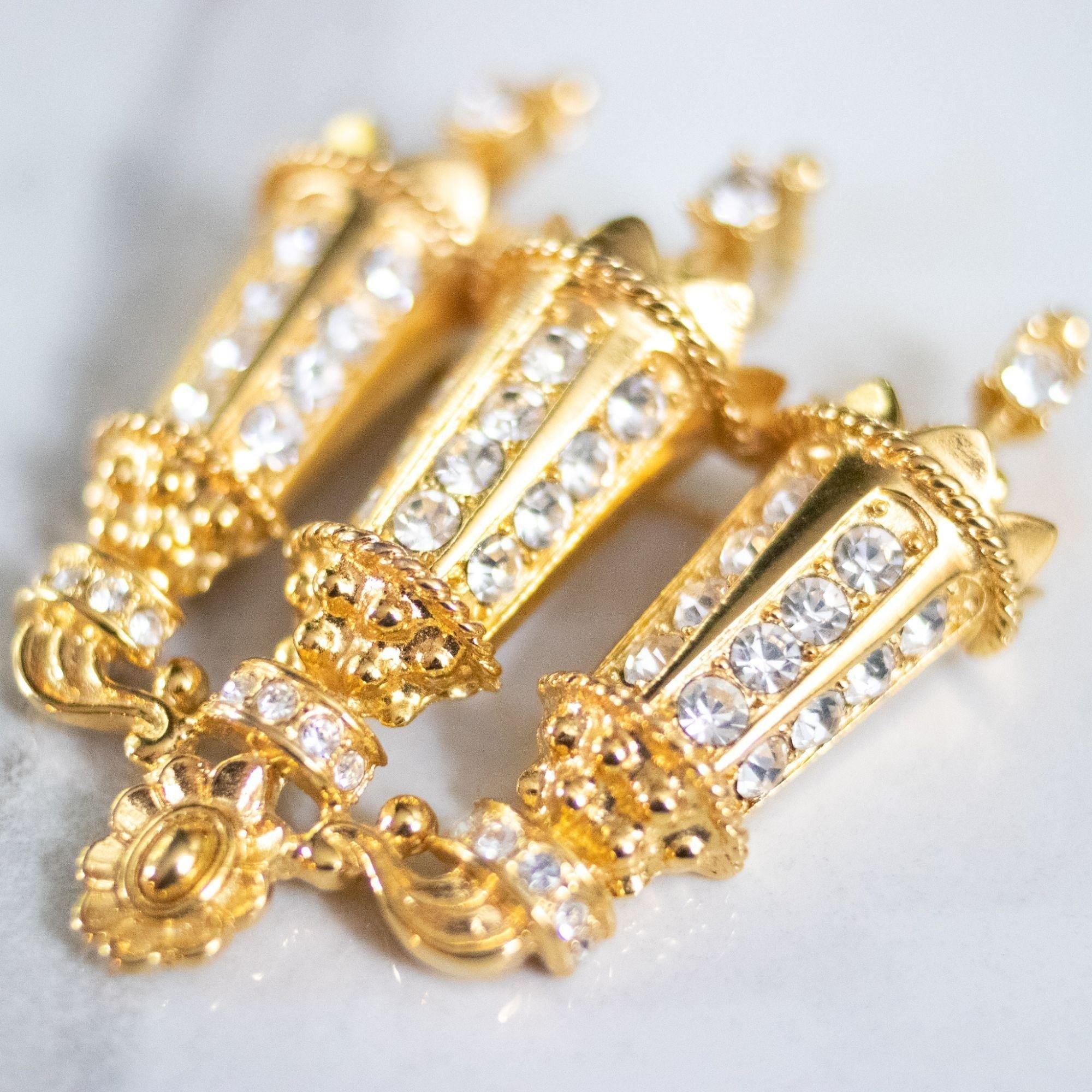 Vintage KJL Gold Lantern Brooch by Kenneth Jay Lane - Vintage Meet Modern Vintage Jewelry - Chicago, Illinois - #oldhollywoodglamour #vintagemeetmodern #designervintage #jewelrybox #antiquejewelry #vintagejewelry