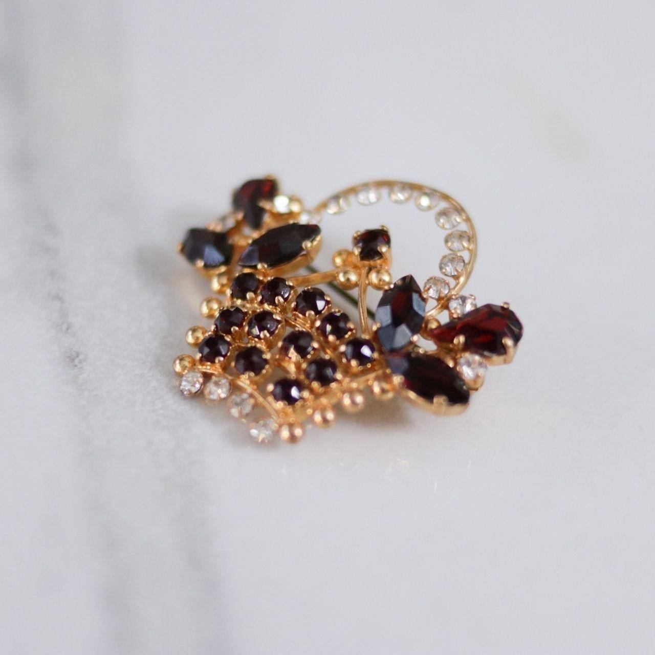 Vintage Garnet and Diamante Rhinestone Basket Brooch by Unsigned Beauty - Vintage Meet Modern Vintage Jewelry - Chicago, Illinois - #oldhollywoodglamour #vintagemeetmodern #designervintage #jewelrybox #antiquejewelry #vintagejewelry