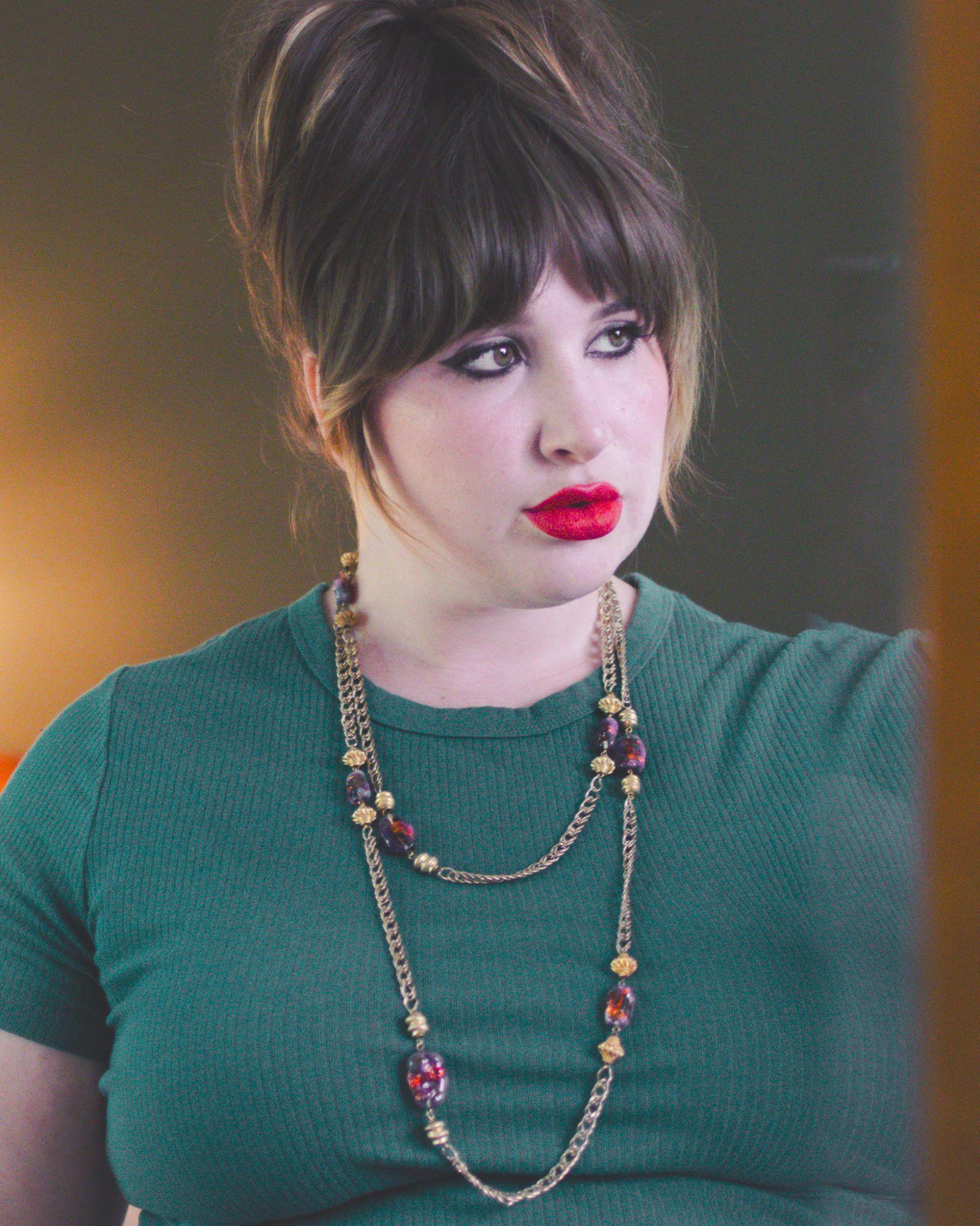 Vintage 1950s Flapper Length Gold and Purple Iridescent Art Glass Necklace by Unsigned Beauty - Vintage Meet Modern Vintage Jewelry - Chicago, Illinois - #oldhollywoodglamour #vintagemeetmodern #designervintage #jewelrybox #antiquejewelry #vintagejewelry