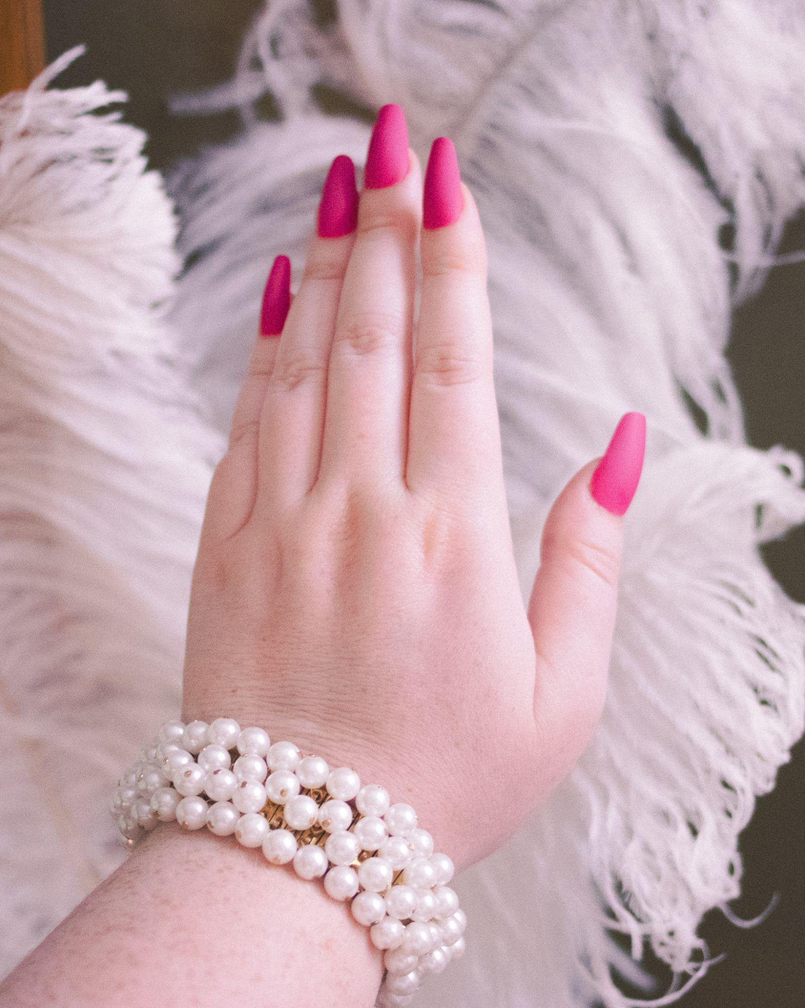 Vintage Faux Pearl Cha Cha Bracelet by Unsigned Beauty - Vintage Meet Modern Vintage Jewelry - Chicago, Illinois - #oldhollywoodglamour #vintagemeetmodern #designervintage #jewelrybox #antiquejewelry #vintagejewelry