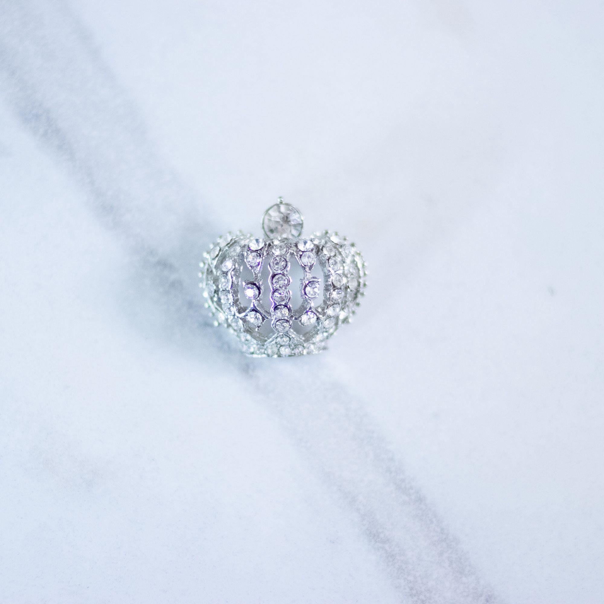 Vintage Petite Rhinestone Crown Brooch by Unsigned Beauty - Vintage Meet Modern Vintage Jewelry - Chicago, Illinois - #oldhollywoodglamour #vintagemeetmodern #designervintage #jewelrybox #antiquejewelry #vintagejewelry