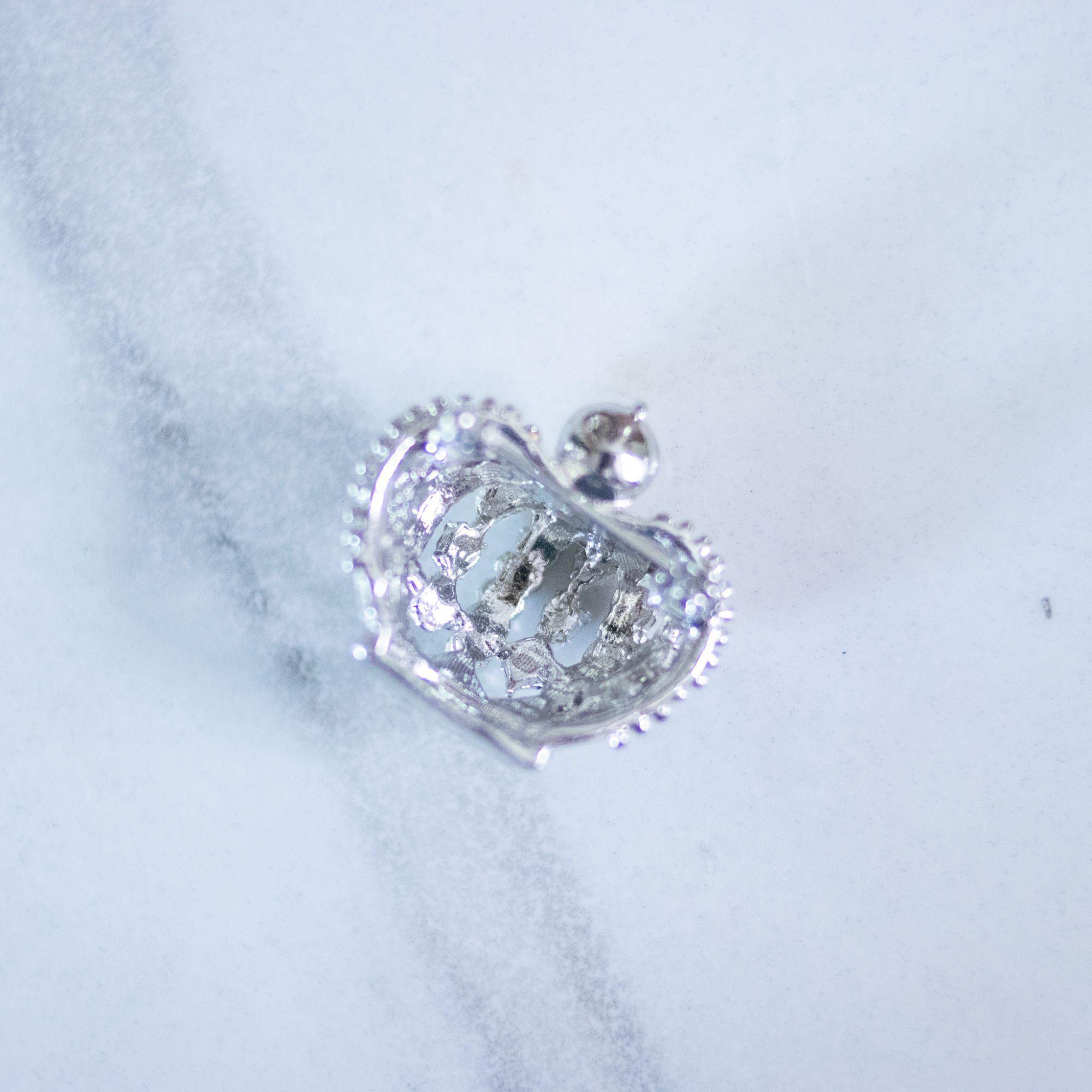 Vintage Petite Rhinestone Crown Brooch by Unsigned Beauty - Vintage Meet Modern Vintage Jewelry - Chicago, Illinois - #oldhollywoodglamour #vintagemeetmodern #designervintage #jewelrybox #antiquejewelry #vintagejewelry