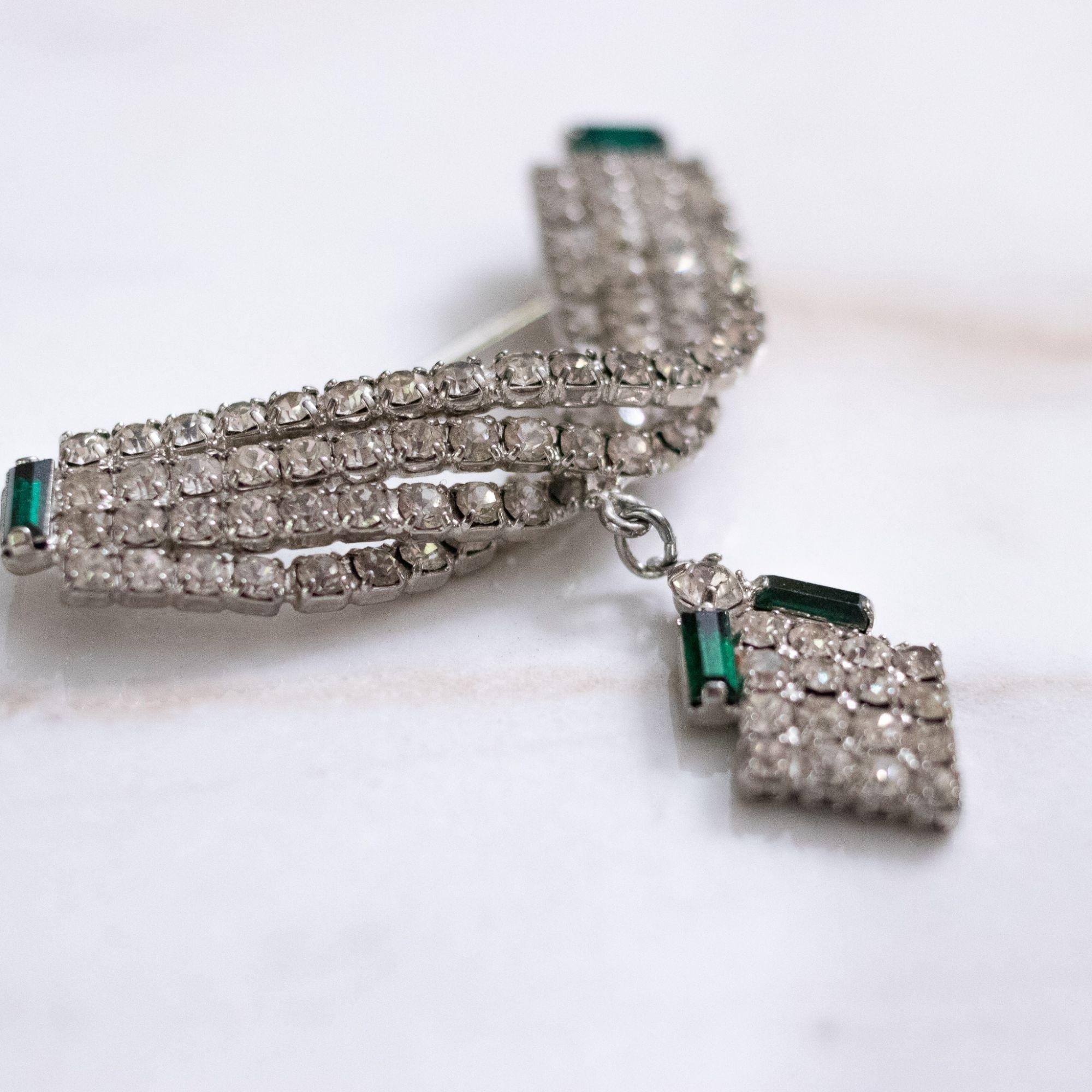 Vintage Emerald and Diamante Crystal Dangle Brooch by Vintage Meet Modern - Vintage Meet Modern Vintage Jewelry - Chicago, Illinois - #oldhollywoodglamour #vintagemeetmodern #designervintage #jewelrybox #antiquejewelry #vintagejewelry
