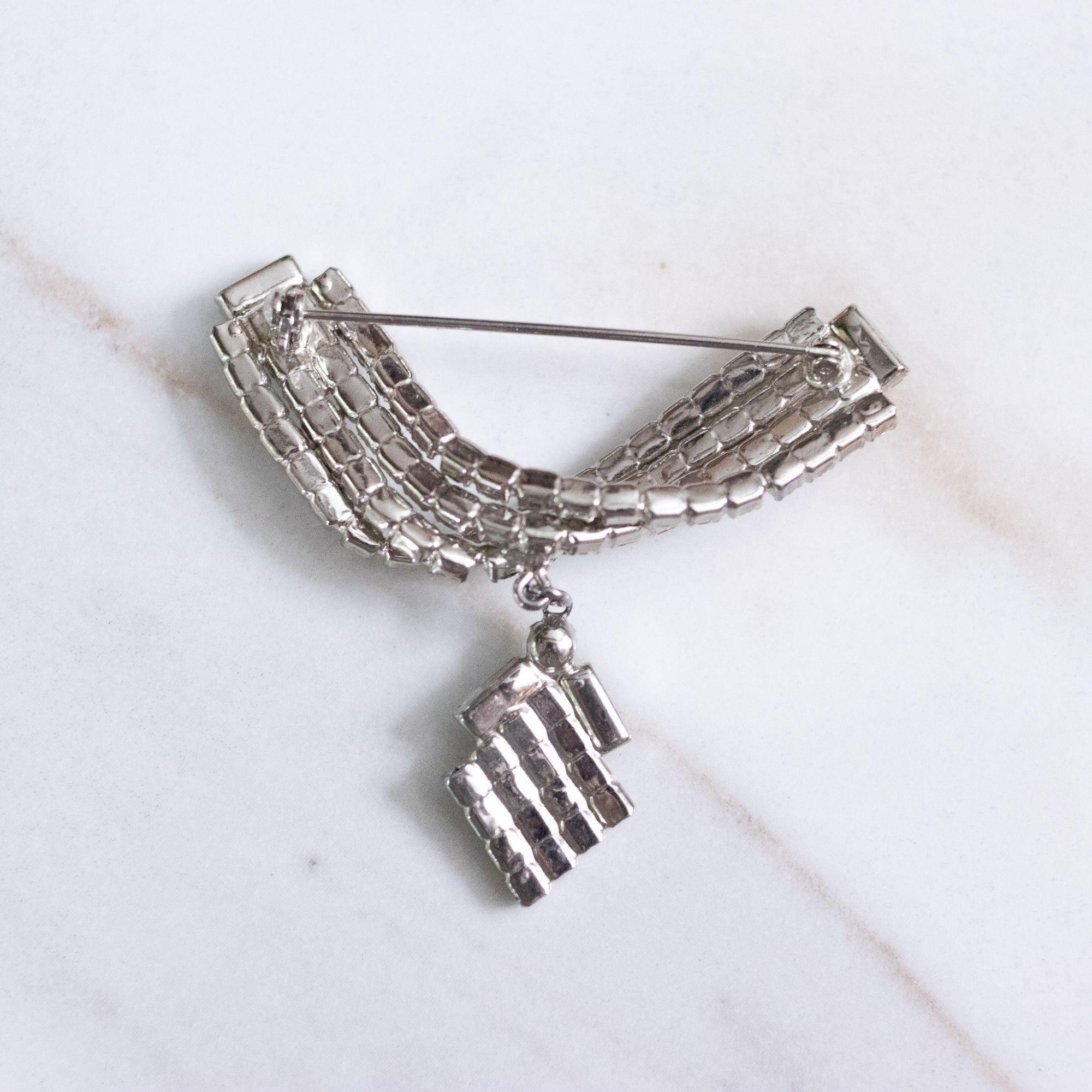 Vintage Emerald and Diamante Crystal Dangle Brooch by Vintage Meet Modern - Vintage Meet Modern Vintage Jewelry - Chicago, Illinois - #oldhollywoodglamour #vintagemeetmodern #designervintage #jewelrybox #antiquejewelry #vintagejewelry