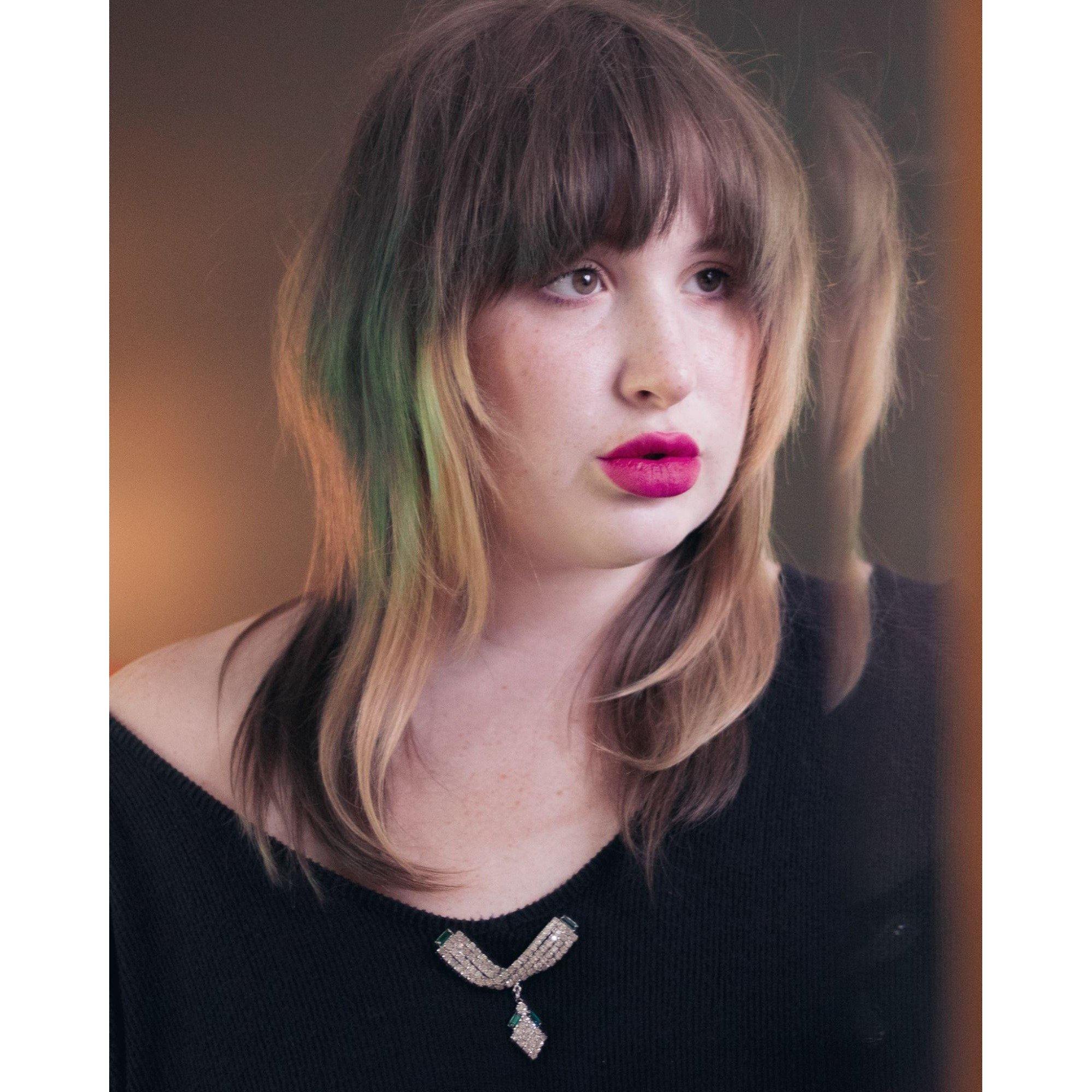 Vintage Emerald and Diamante Crystal Dangle Brooch by Vintage Meet Modern - Vintage Meet Modern Vintage Jewelry - Chicago, Illinois - #oldhollywoodglamour #vintagemeetmodern #designervintage #jewelrybox #antiquejewelry #vintagejewelry