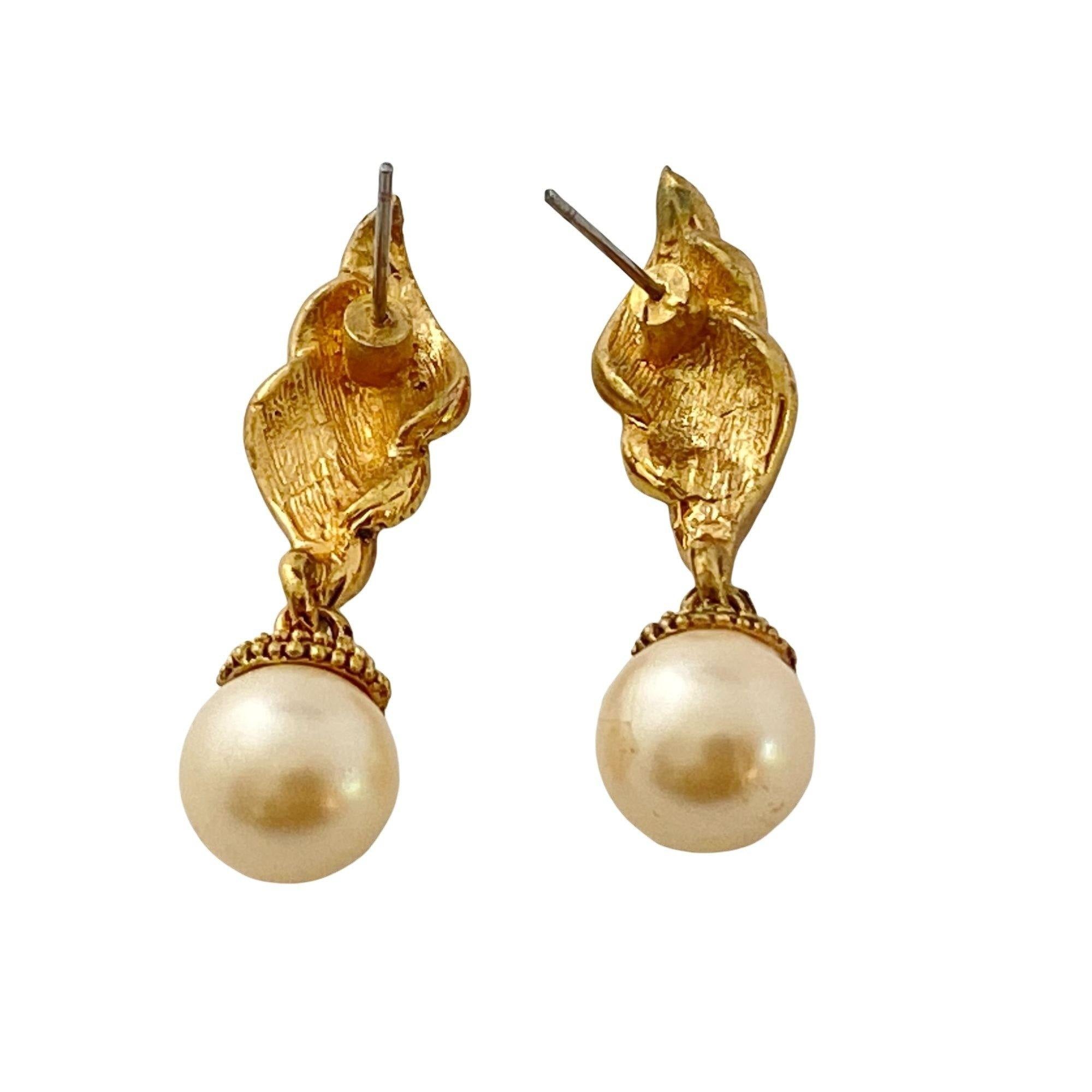Vintage Aurora Borealis and Faux Pearl Earrings by Unsigned Beauty - Vintage Meet Modern Vintage Jewelry - Chicago, Illinois - #oldhollywoodglamour #vintagemeetmodern #designervintage #jewelrybox #antiquejewelry #vintagejewelry