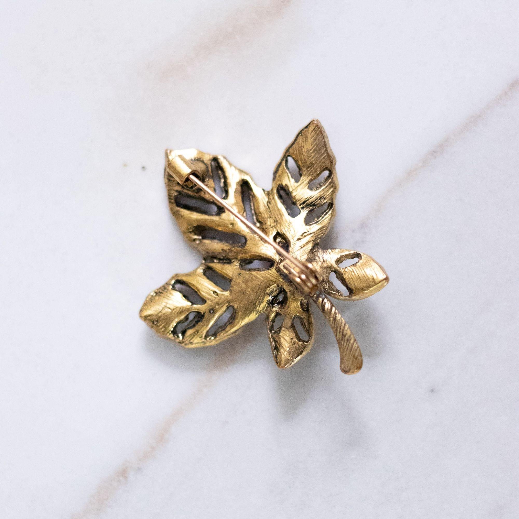 Vintage Blue, Pink Rhinestone Leaf Brooch by Unsigned Beauty - Vintage Meet Modern Vintage Jewelry - Chicago, Illinois - #oldhollywoodglamour #vintagemeetmodern #designervintage #jewelrybox #antiquejewelry #vintagejewelry