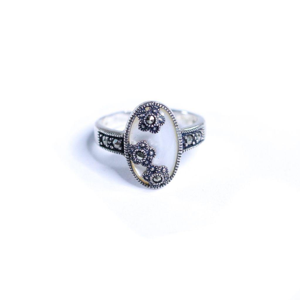 Vintage Sterling Silver Mother of Pearl and Marcasite Flower Ring