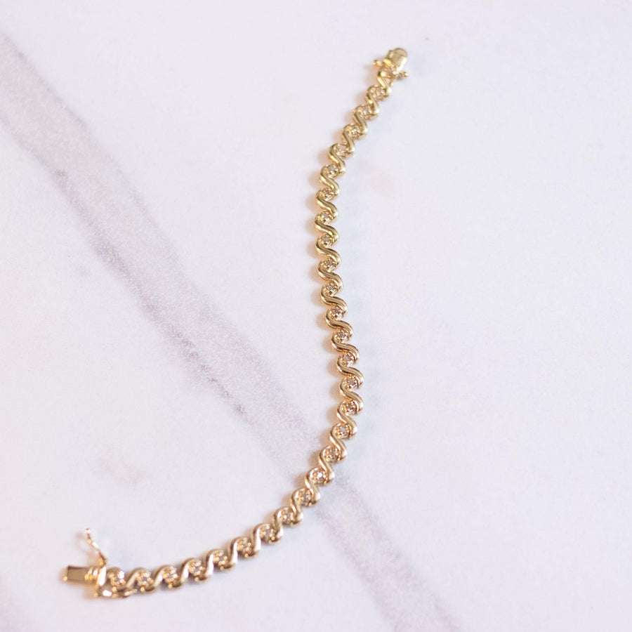 Vintage 18kt Gold Plated Tennis Bracelet with Cubic Zirconias by Unsigned Beauty - Vintage Meet Modern Vintage Jewelry - Chicago, Illinois - #oldhollywoodglamour #vintagemeetmodern #designervintage #jewelrybox #antiquejewelry #vintagejewelry