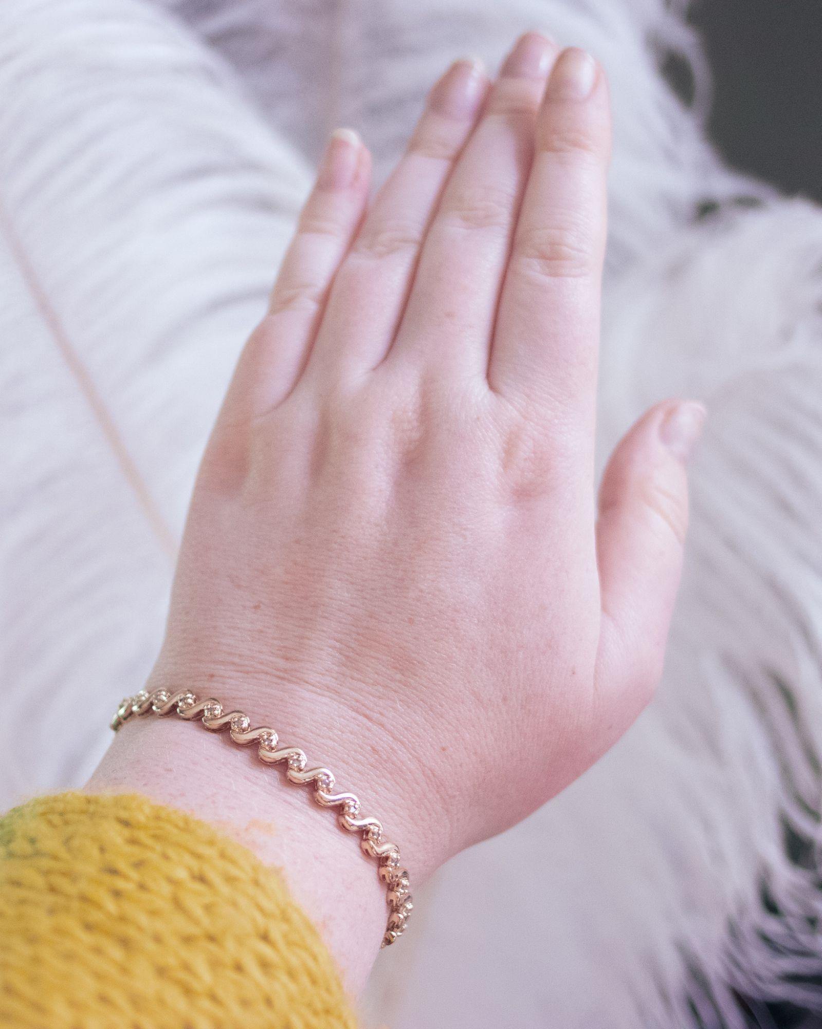 Vintage 18kt Gold Plated Tennis Bracelet with Cubic Zirconias by Unsigned Beauty - Vintage Meet Modern Vintage Jewelry - Chicago, Illinois - #oldhollywoodglamour #vintagemeetmodern #designervintage #jewelrybox #antiquejewelry #vintagejewelry