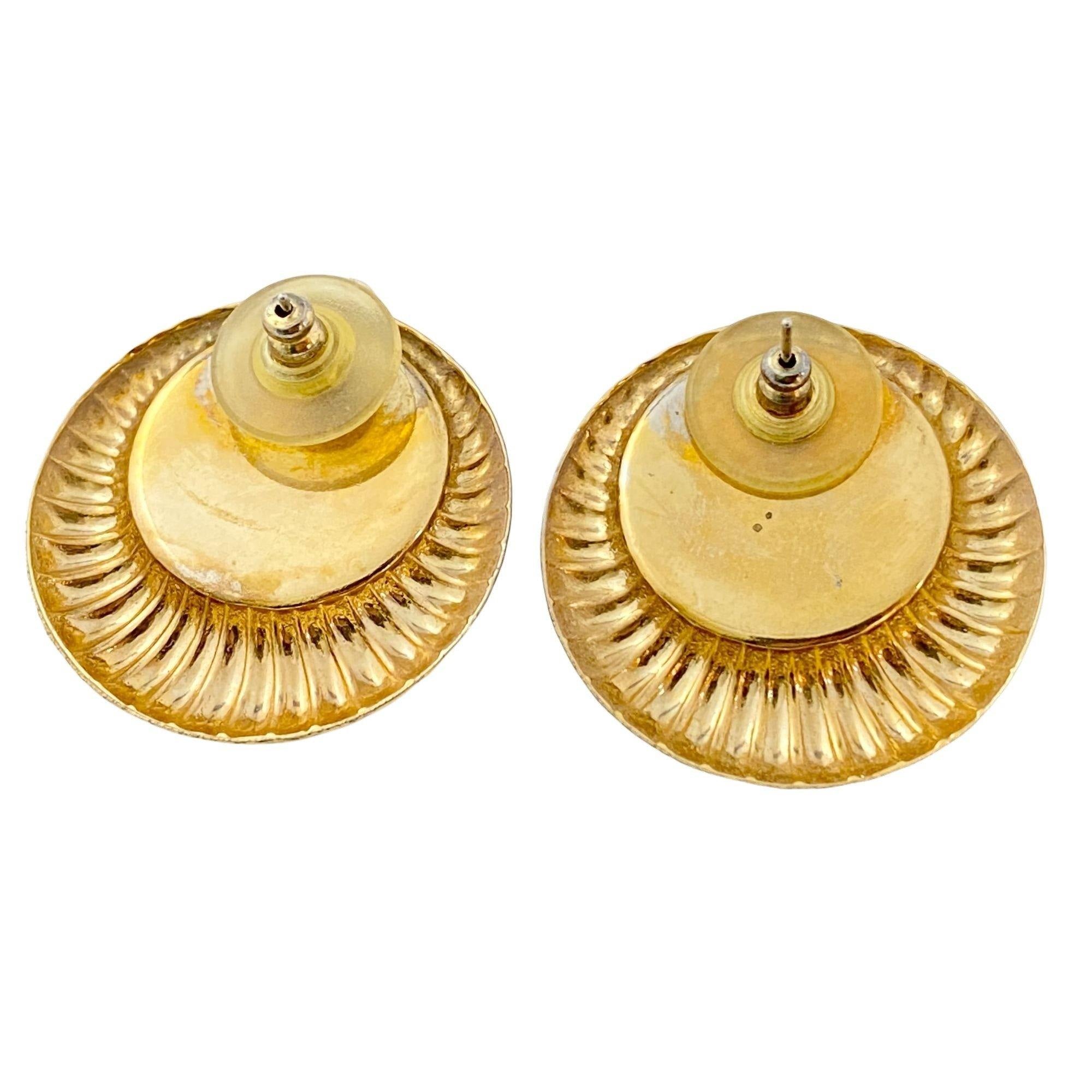 Vintage 1980s Jade and Gold Earrings by Unsigned Beauty - Vintage Meet Modern Vintage Jewelry - Chicago, Illinois - #oldhollywoodglamour #vintagemeetmodern #designervintage #jewelrybox #antiquejewelry #vintagejewelry