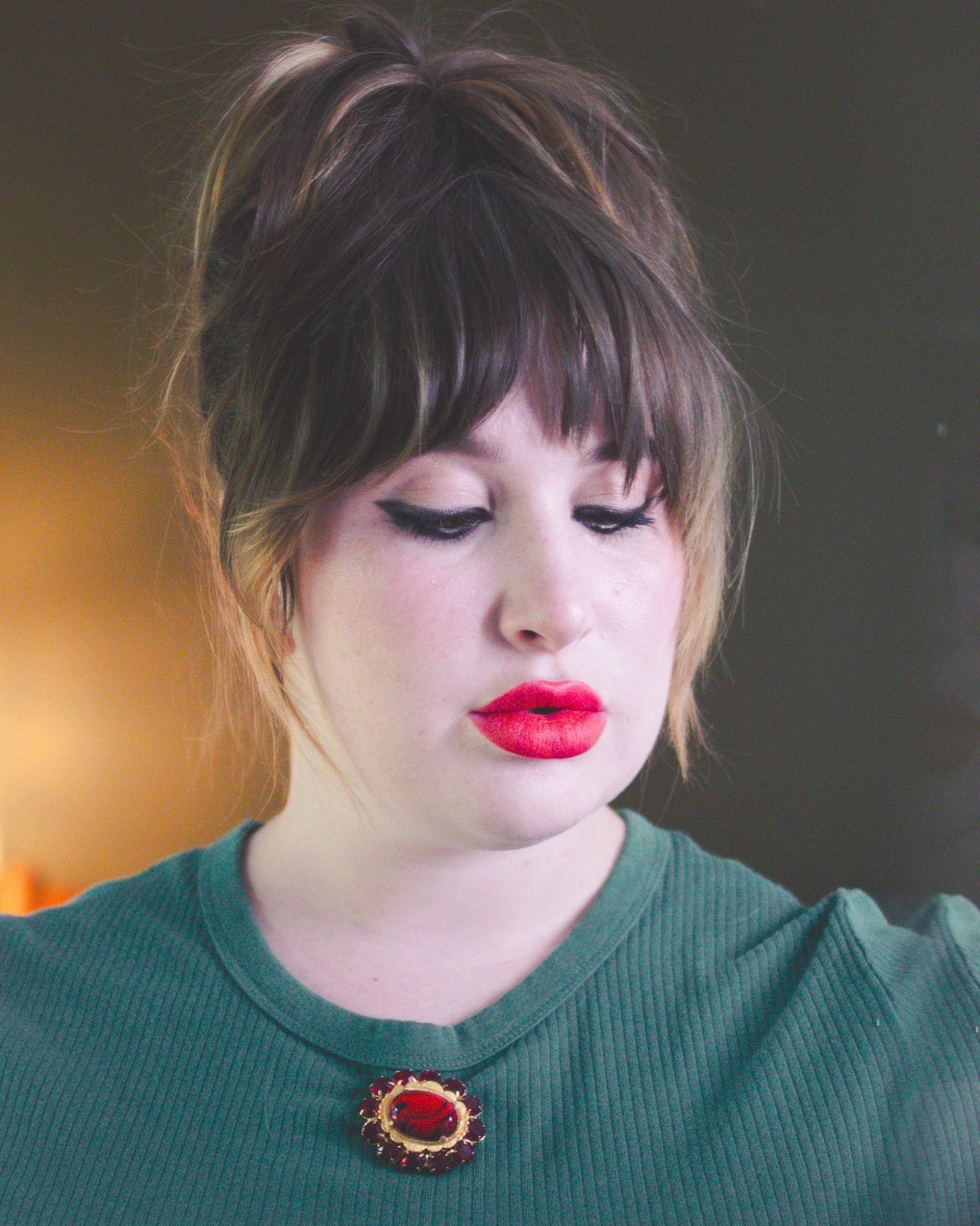 Vintage Oval Red Rhinestone Brooch by Unsigned Beauty - Vintage Meet Modern Vintage Jewelry - Chicago, Illinois - #oldhollywoodglamour #vintagemeetmodern #designervintage #jewelrybox #antiquejewelry #vintagejewelry