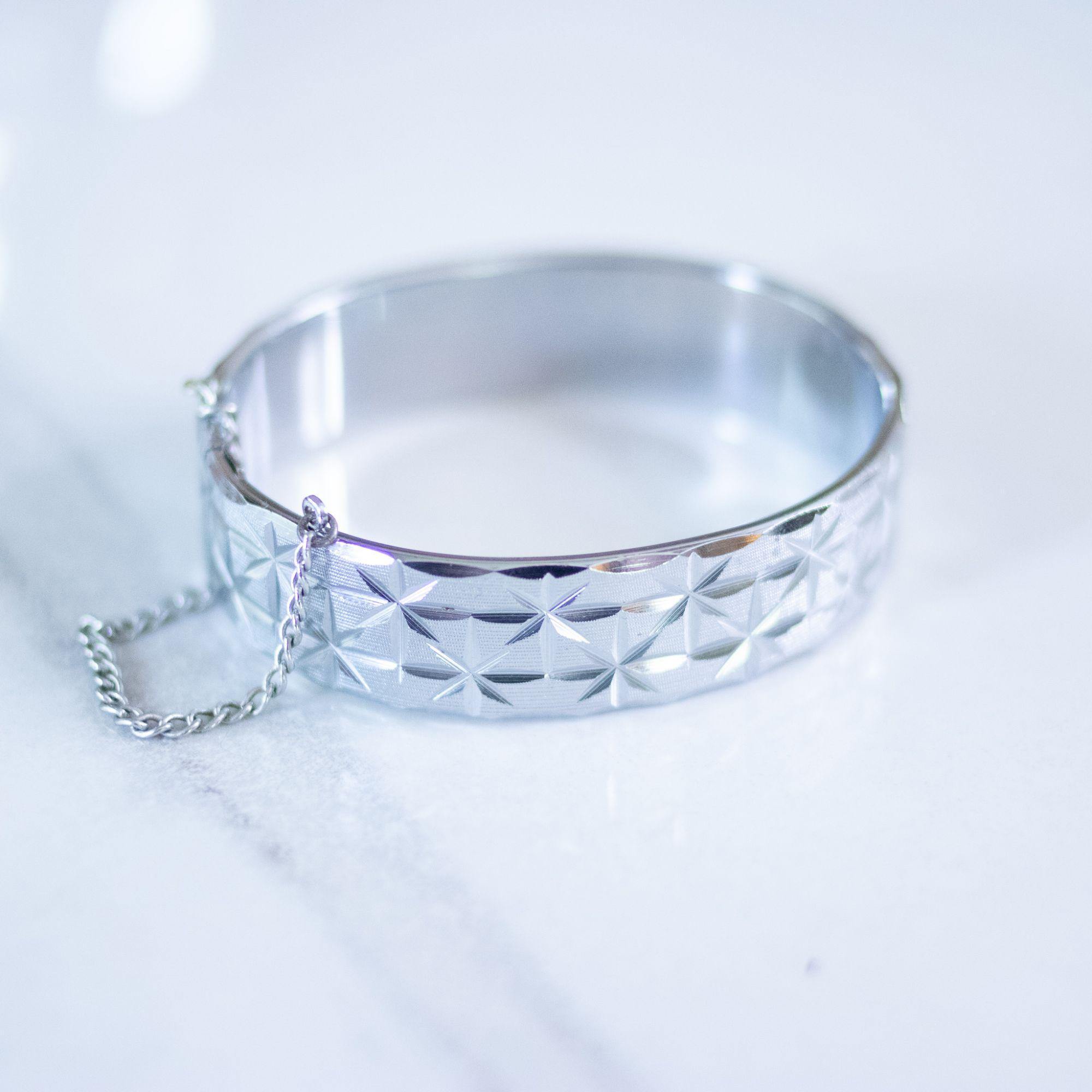 Vintage Mid Century Modern Star Etched Hinged Bangle Bracelet by Unsigned Beauty - Vintage Meet Modern Vintage Jewelry - Chicago, Illinois - #oldhollywoodglamour #vintagemeetmodern #designervintage #jewelrybox #antiquejewelry #vintagejewelry