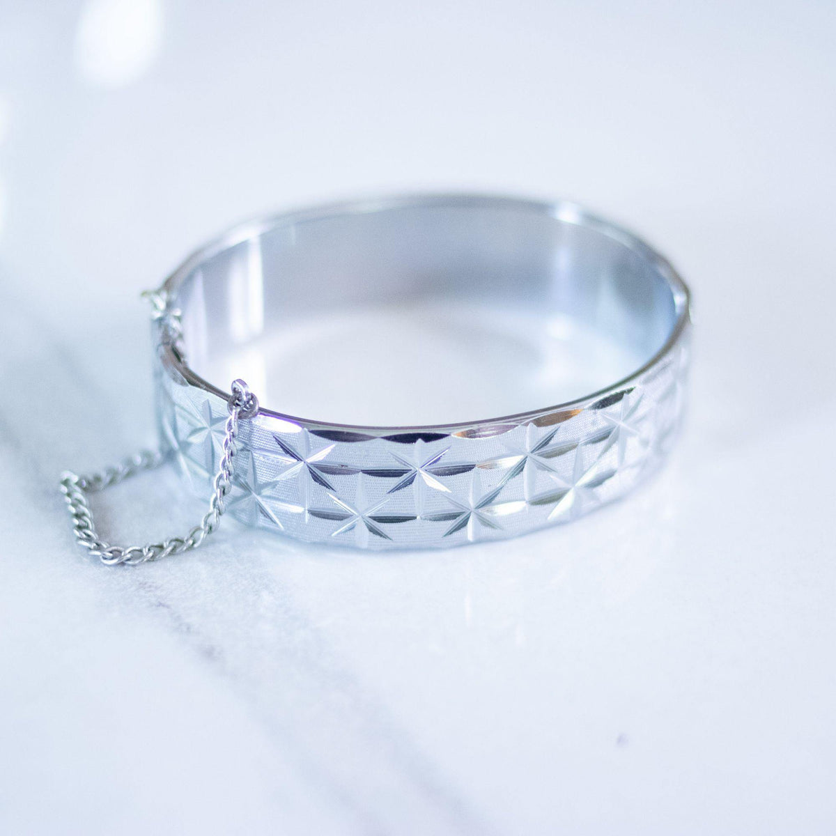 Vintage Mid Century Modern Star Etched Hinged Bangle Bracelet