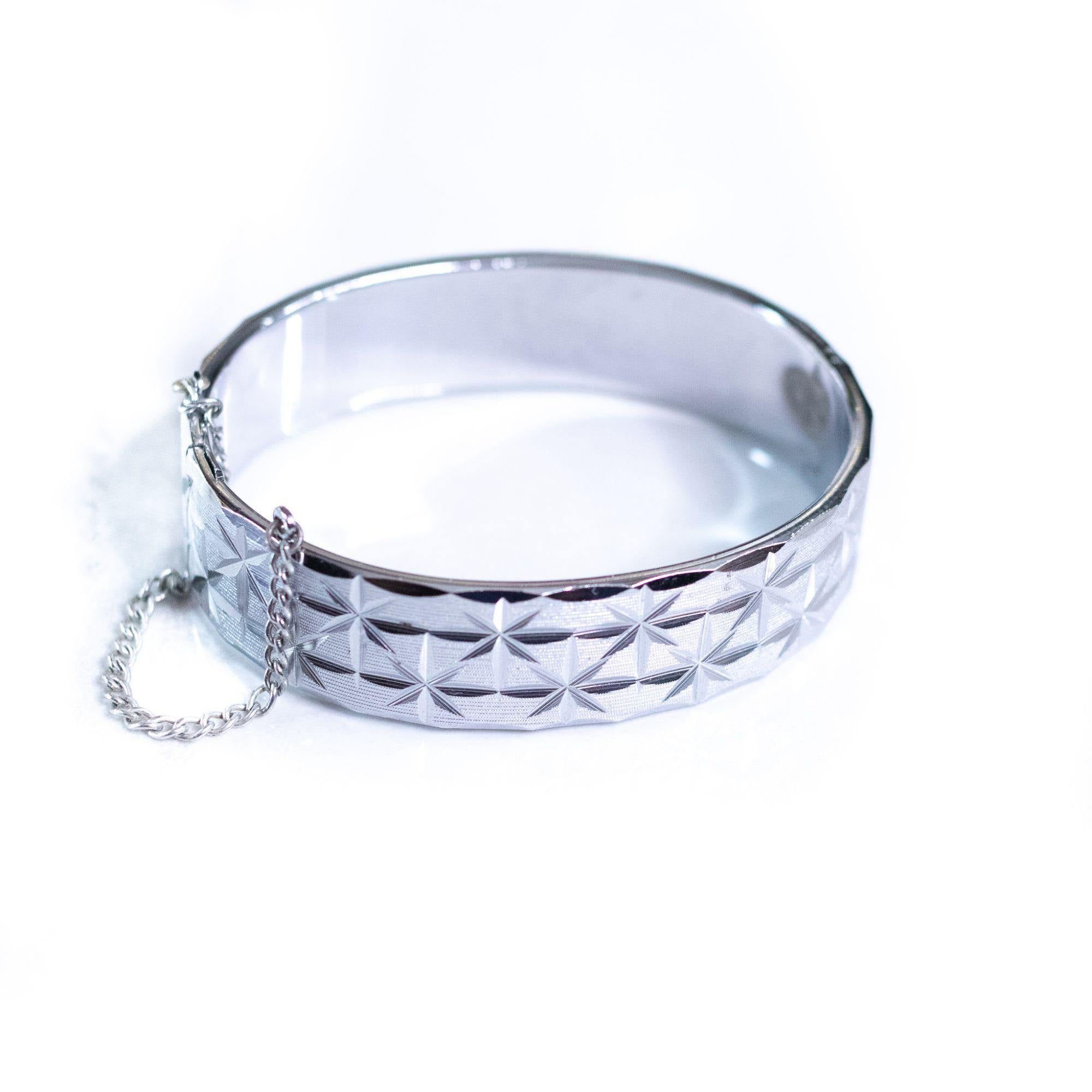 Vintage Mid Century Modern Star Etched Hinged Bangle Bracelet by Unsigned Beauty - Vintage Meet Modern Vintage Jewelry - Chicago, Illinois - #oldhollywoodglamour #vintagemeetmodern #designervintage #jewelrybox #antiquejewelry #vintagejewelry