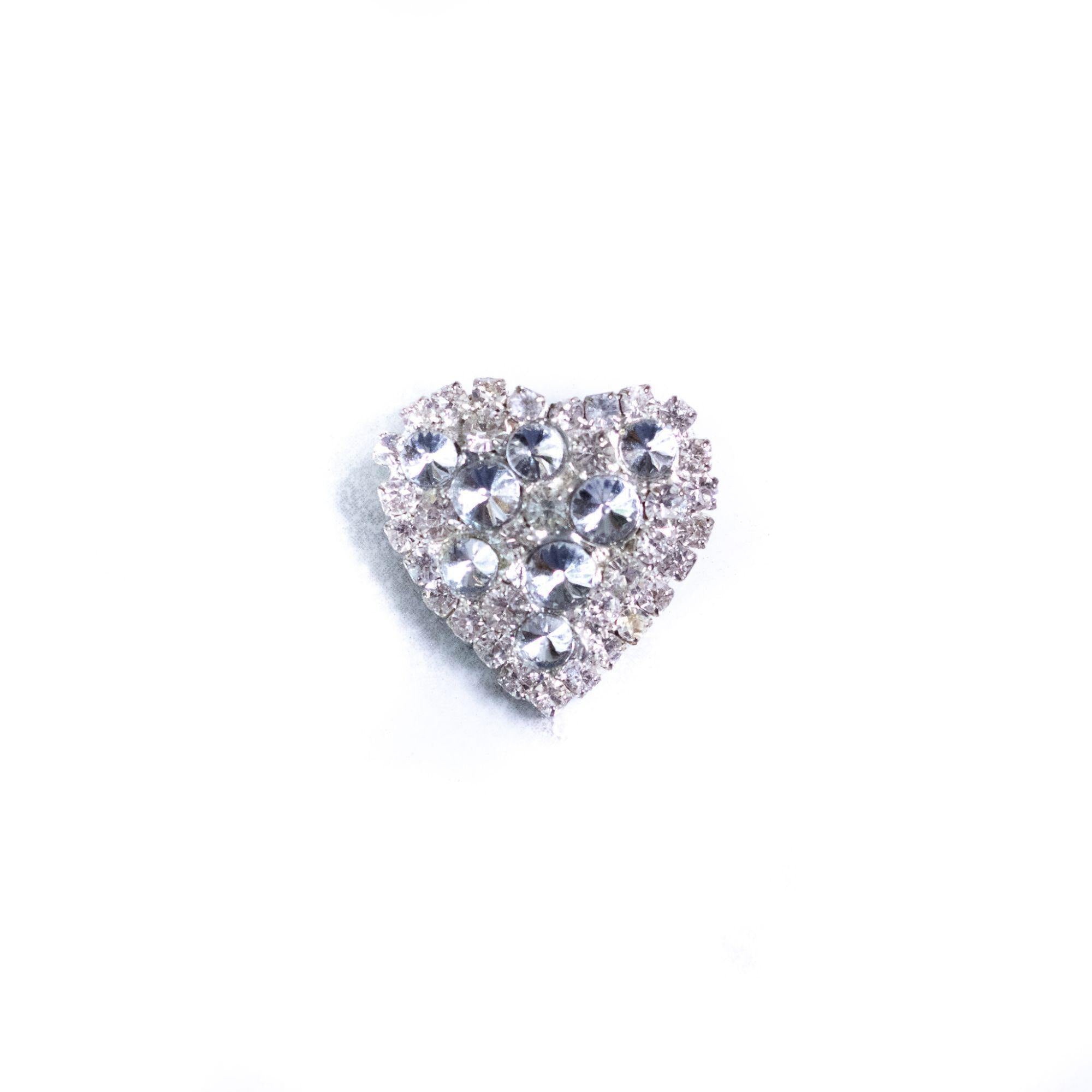 Vintage 1950s Rhinestone Heart Pin by Unsigned Beauty - Vintage Meet Modern Vintage Jewelry - Chicago, Illinois - #oldhollywoodglamour #vintagemeetmodern #designervintage #jewelrybox #antiquejewelry #vintagejewelry