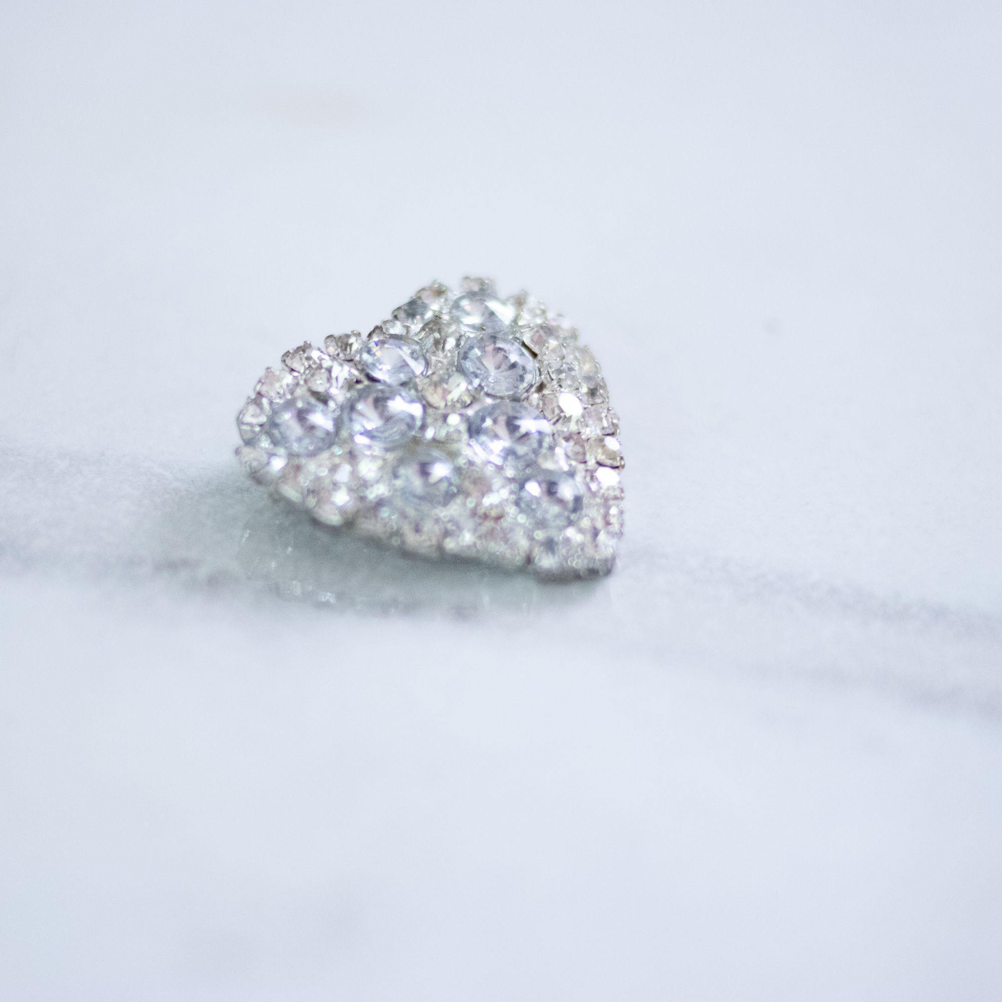 Vintage 1950s Rhinestone Heart Pin by Unsigned Beauty - Vintage Meet Modern Vintage Jewelry - Chicago, Illinois - #oldhollywoodglamour #vintagemeetmodern #designervintage #jewelrybox #antiquejewelry #vintagejewelry