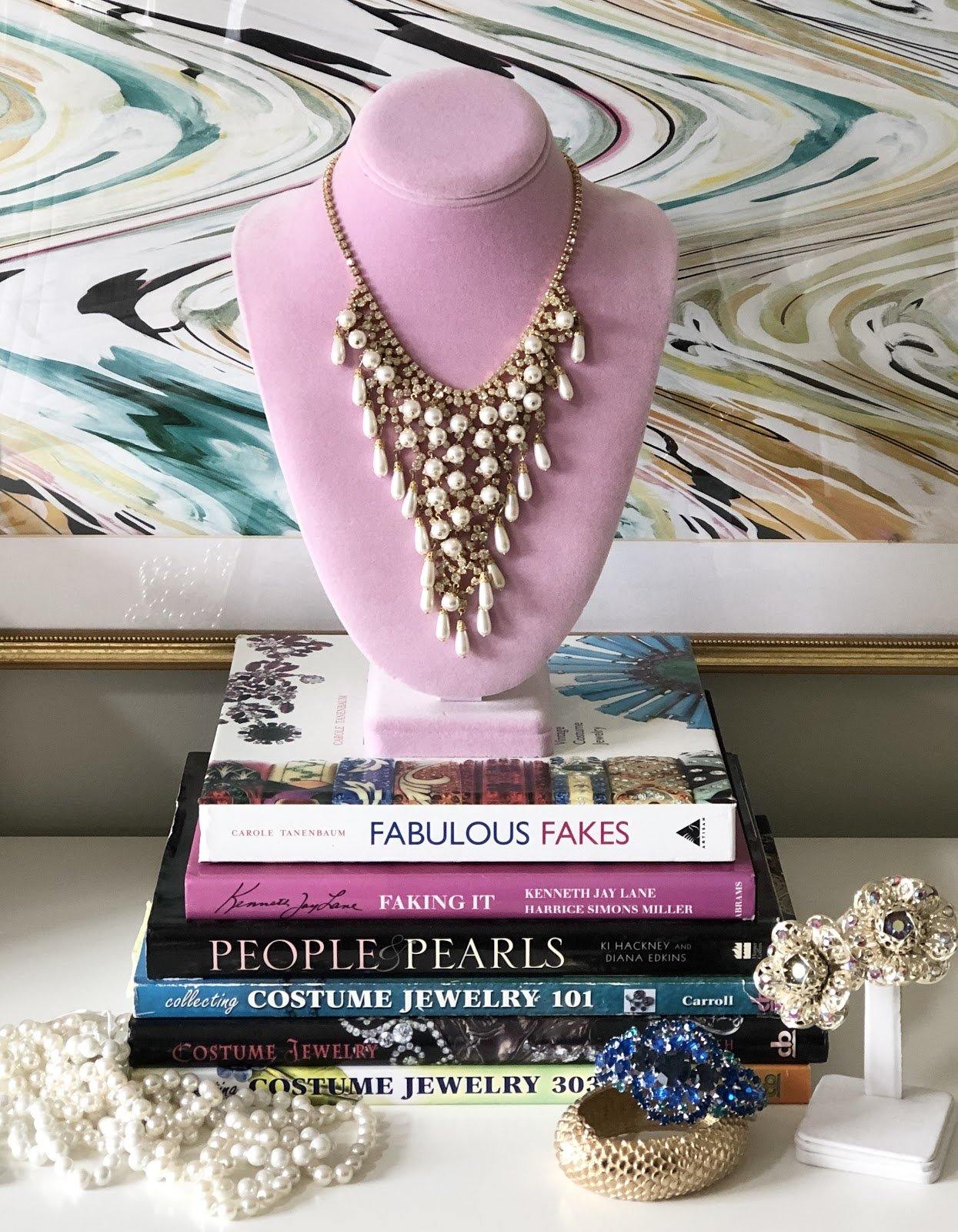 Online and Print Resources to Learn About Vintage Jewelry by Vintage Meet Modern - Vintage Meet Modern Vintage Jewelry - Chicago, Illinois - #oldhollywoodglamour #vintagemeetmodern #designervintage #jewelrybox #antiquejewelry #vintagejewelry