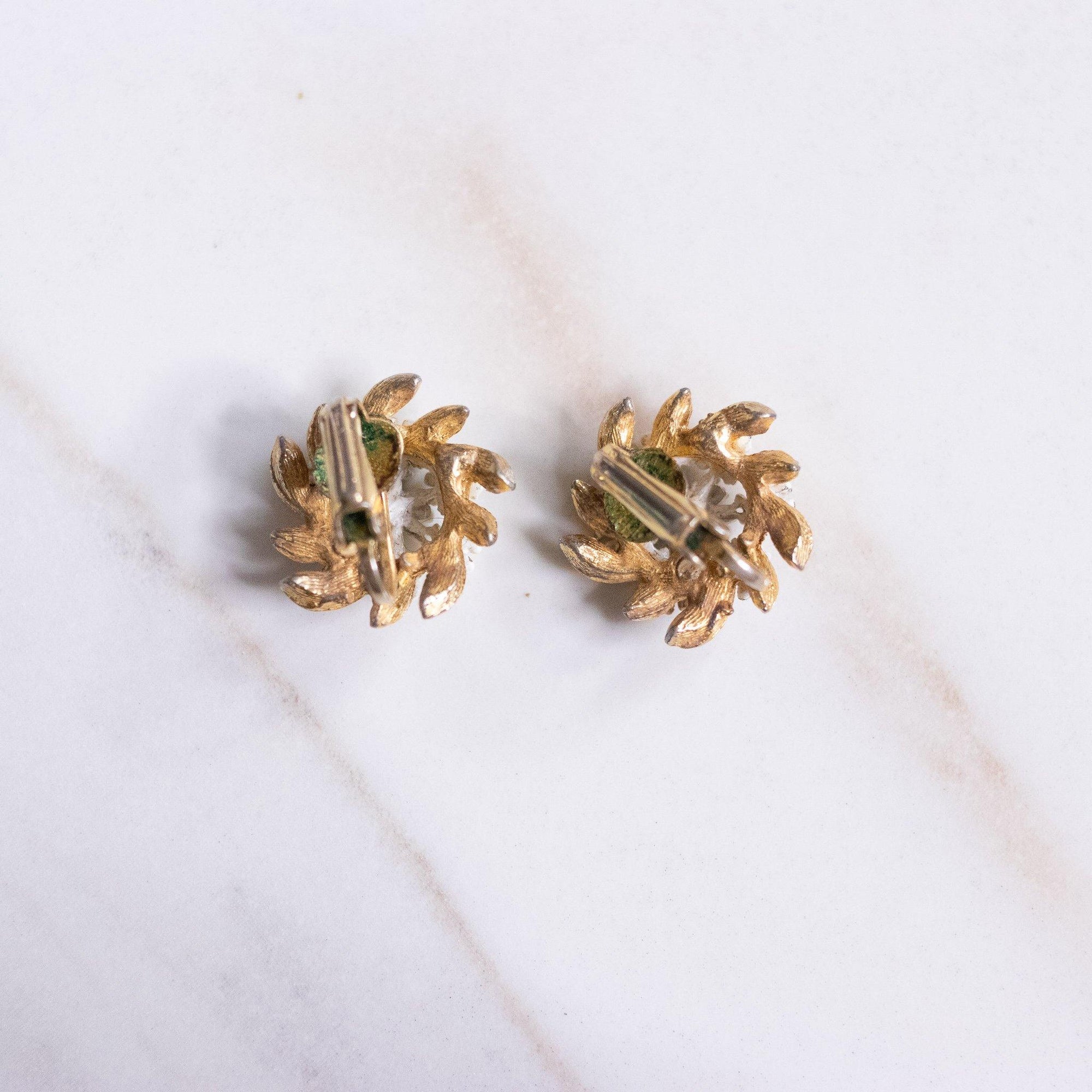 Vintage Daisy Pinwheel Earrings by Unsigned Beauty - Vintage Meet Modern Vintage Jewelry - Chicago, Illinois - #oldhollywoodglamour #vintagemeetmodern #designervintage #jewelrybox #antiquejewelry #vintagejewelry