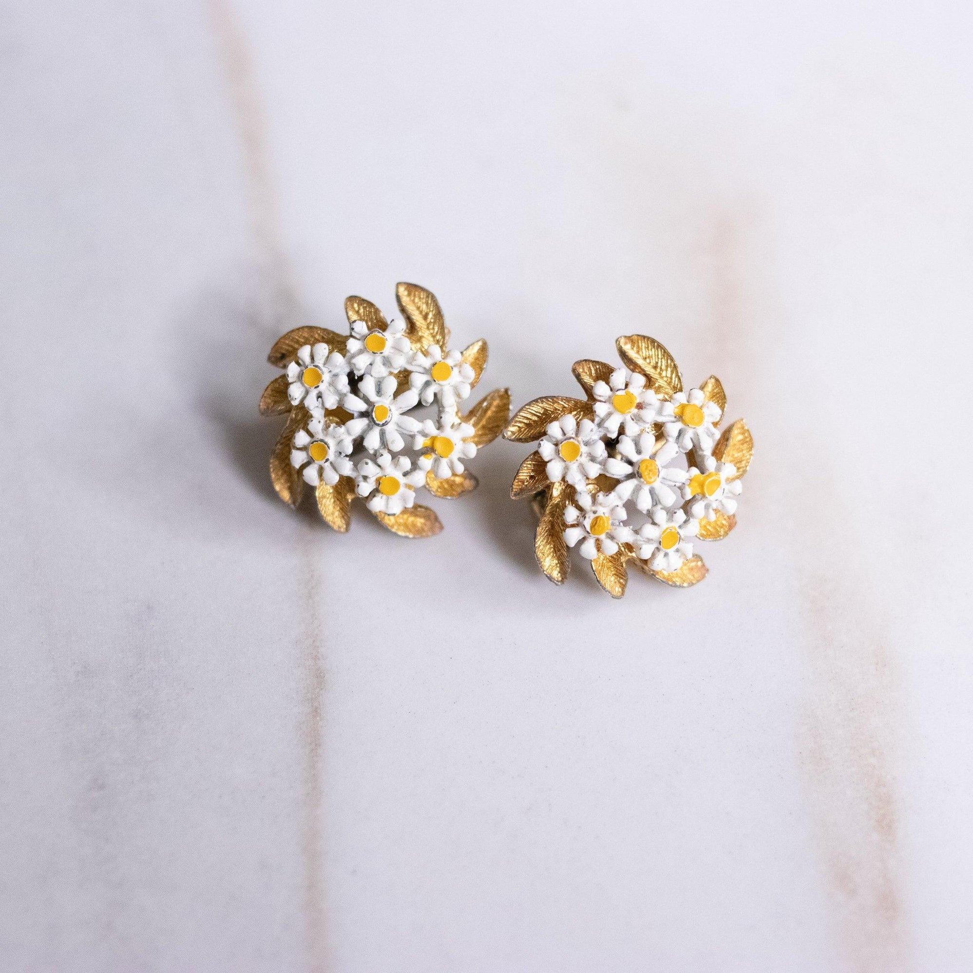 Vintage Daisy Pinwheel Earrings by Unsigned Beauty - Vintage Meet Modern Vintage Jewelry - Chicago, Illinois - #oldhollywoodglamour #vintagemeetmodern #designervintage #jewelrybox #antiquejewelry #vintagejewelry