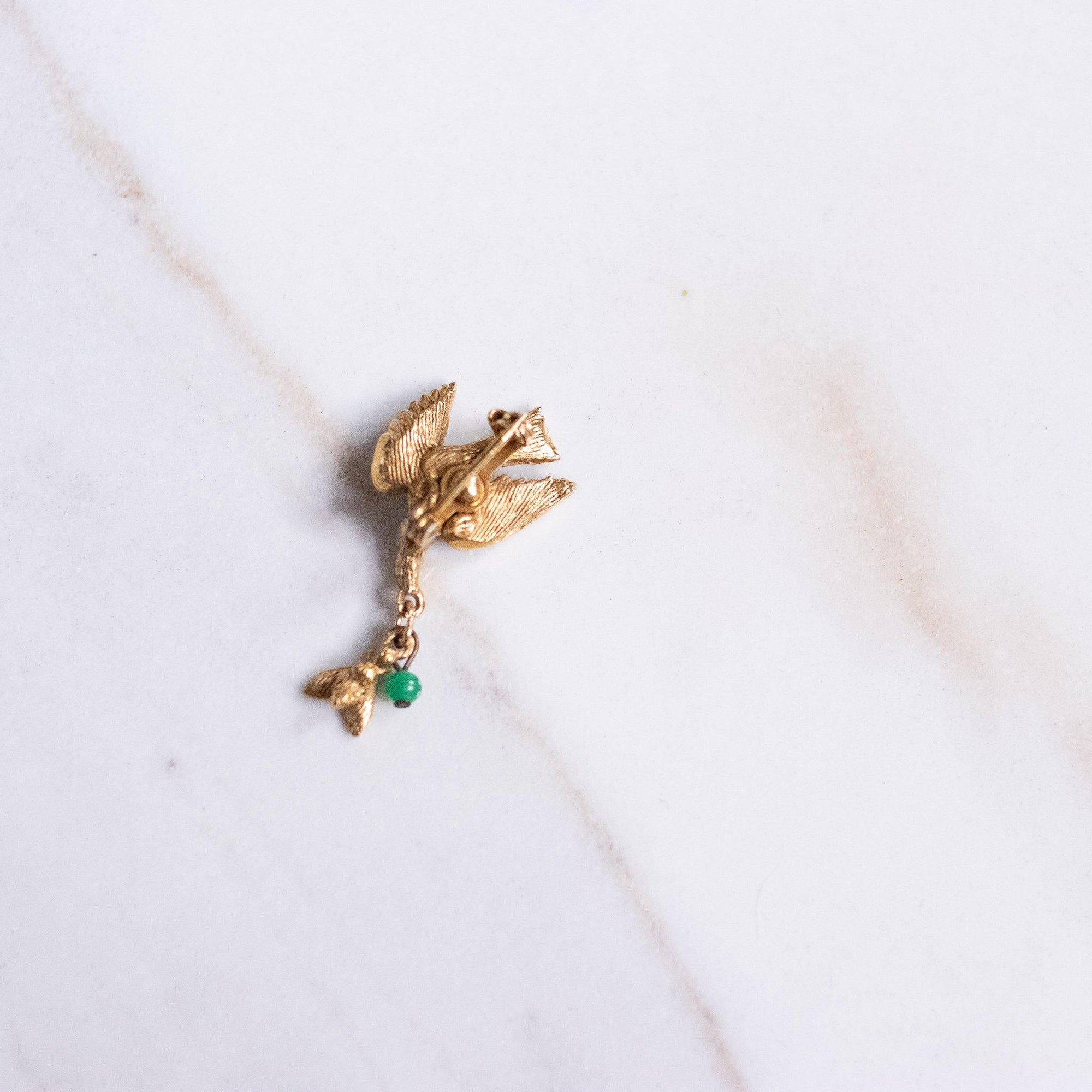 Vintage Tiny Gold Mama and Baby Bird Scatter Pin by Vintage Meet Modern - Vintage Meet Modern Vintage Jewelry - Chicago, Illinois - #oldhollywoodglamour #vintagemeetmodern #designervintage #jewelrybox #antiquejewelry #vintagejewelry
