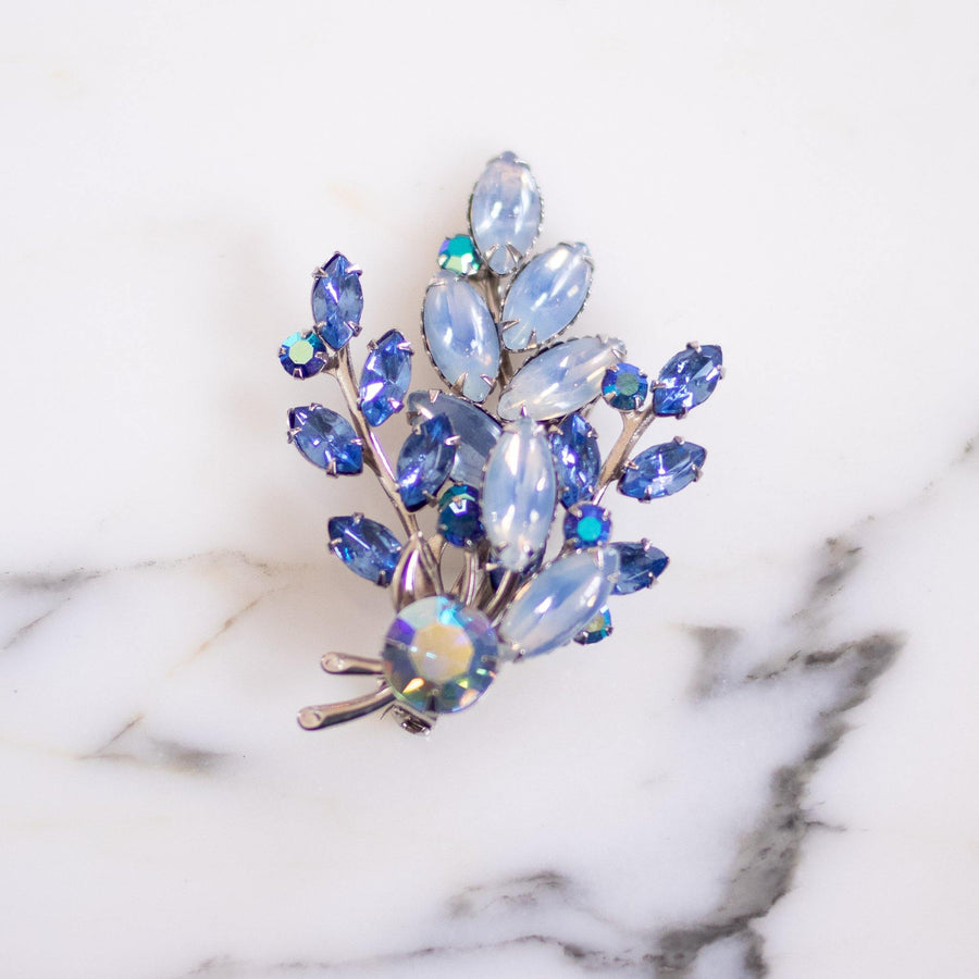Vintage 1950s Light Blue Rhinestone Spray Style Brooch by Unsigned Beauty - Vintage Meet Modern Vintage Jewelry - Chicago, Illinois - #oldhollywoodglamour #vintagemeetmodern #designervintage #jewelrybox #antiquejewelry #vintagejewelry