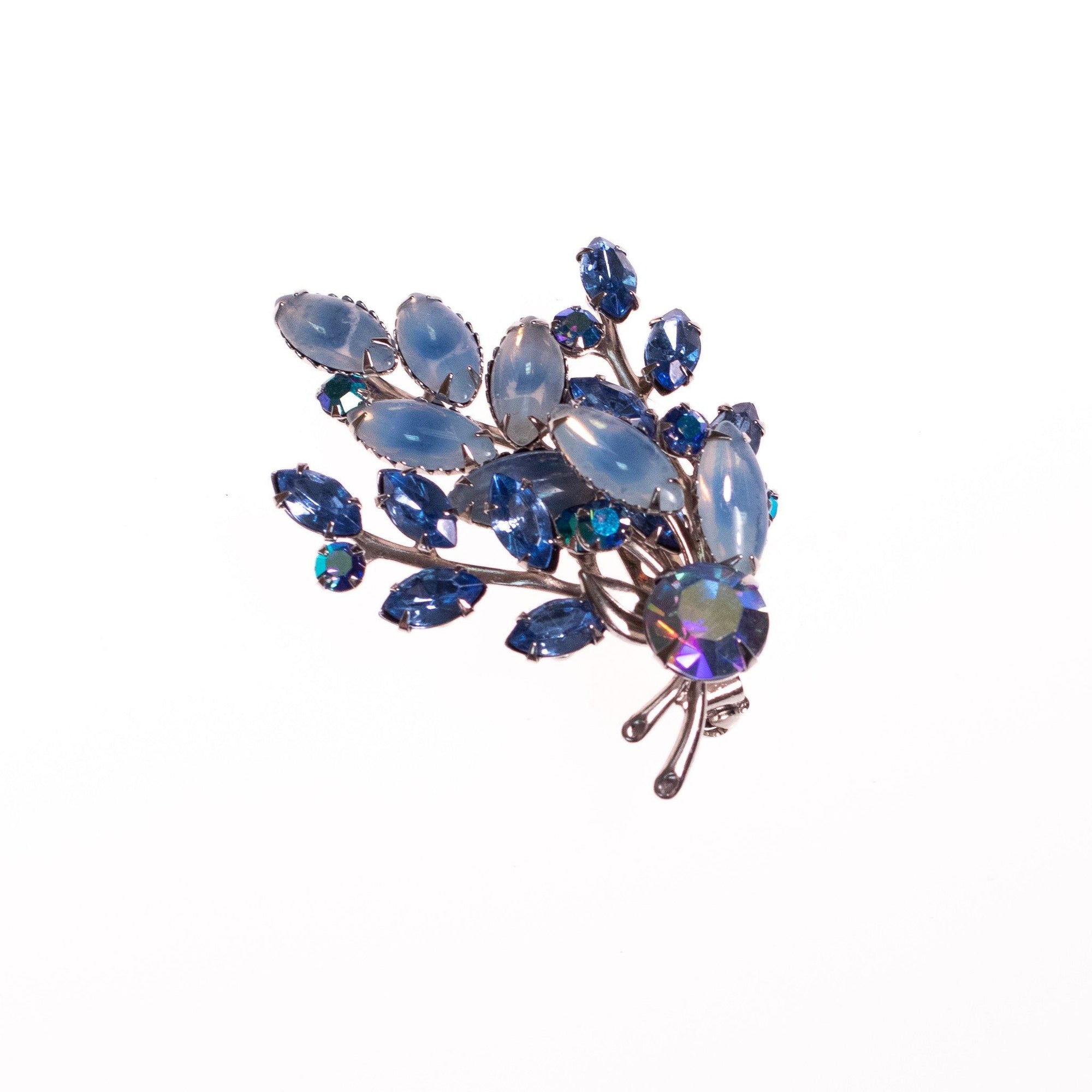 Vintage 1950s Light Blue Rhinestone Spray Style Brooch by Unsigned Beauty - Vintage Meet Modern Vintage Jewelry - Chicago, Illinois - #oldhollywoodglamour #vintagemeetmodern #designervintage #jewelrybox #antiquejewelry #vintagejewelry