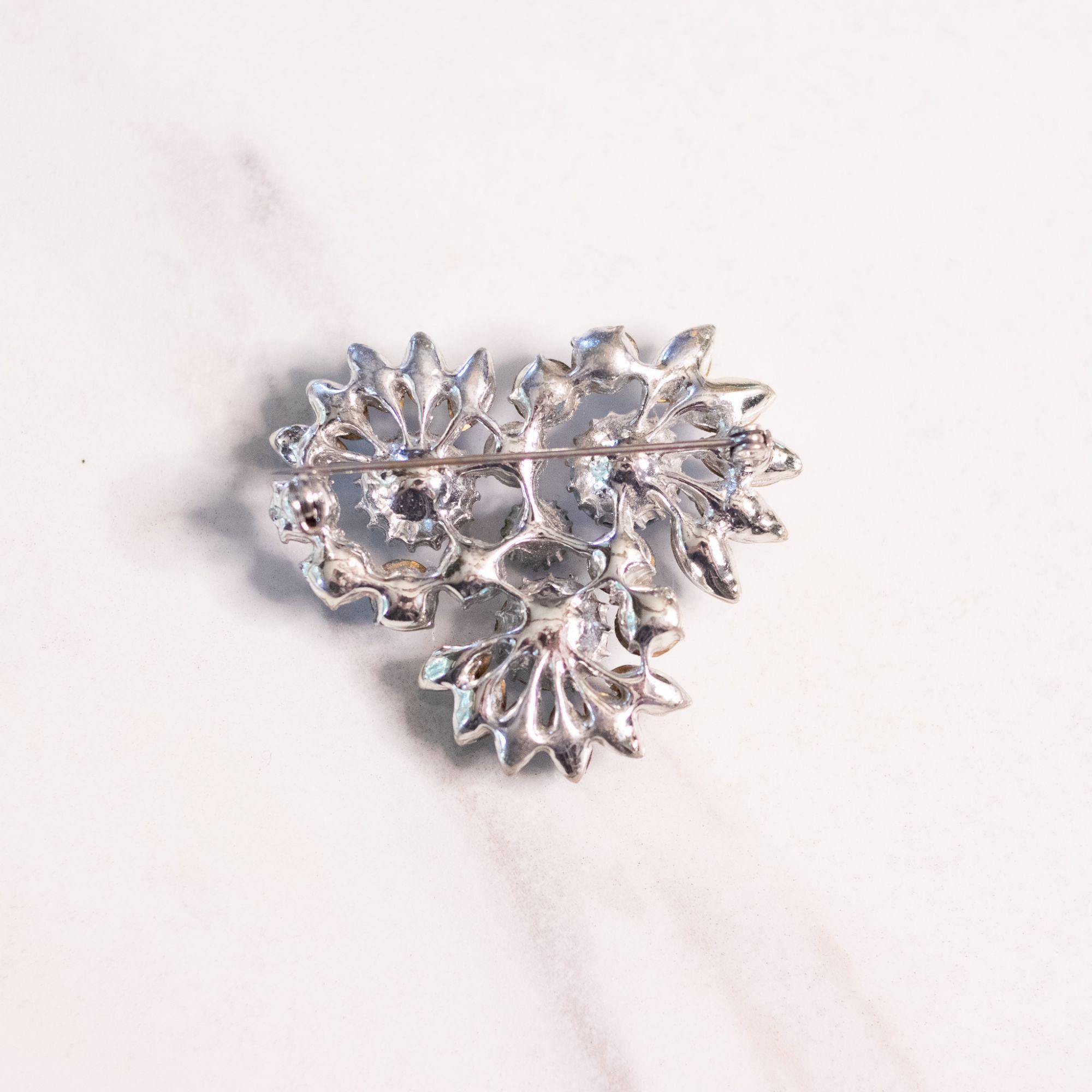 Vintage Blue Rhinestone Flower Brooch by Unsigned Beauty - Vintage Meet Modern Vintage Jewelry - Chicago, Illinois - #oldhollywoodglamour #vintagemeetmodern #designervintage #jewelrybox #antiquejewelry #vintagejewelry